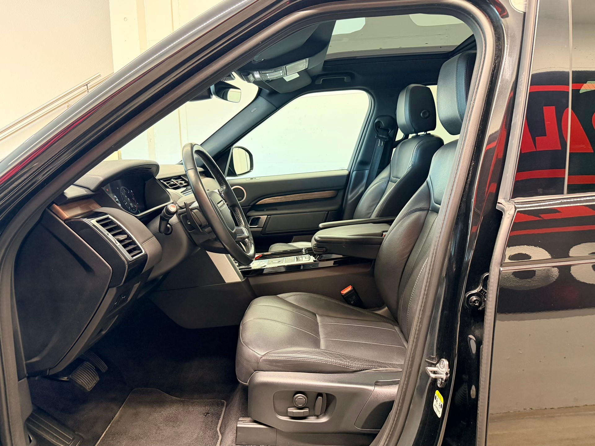LAND ROVER Discovery 3.0 SDV6 HSE Automatic-image-12