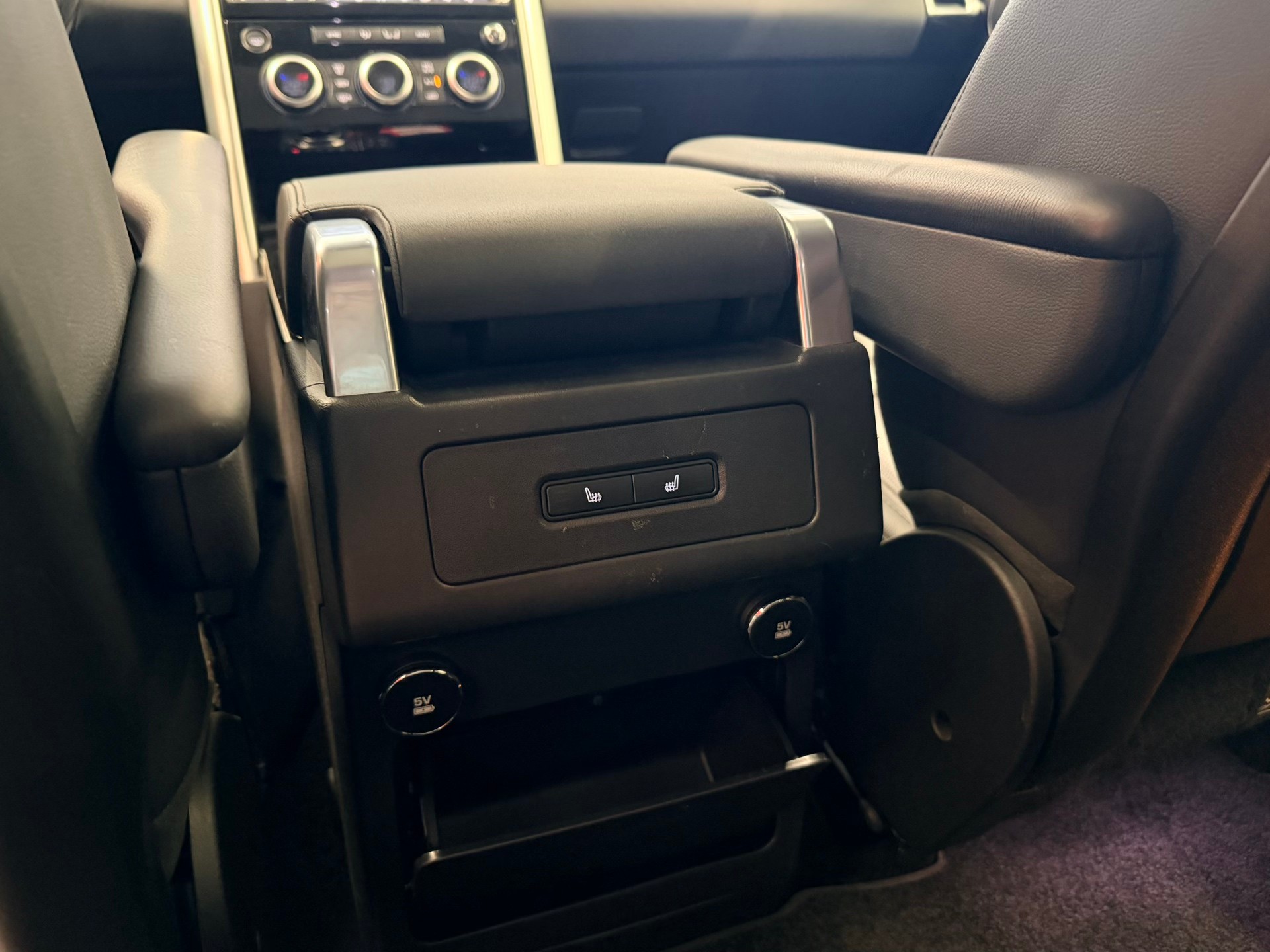 LAND ROVER Discovery 3.0 SDV6 HSE Automatic-image-15