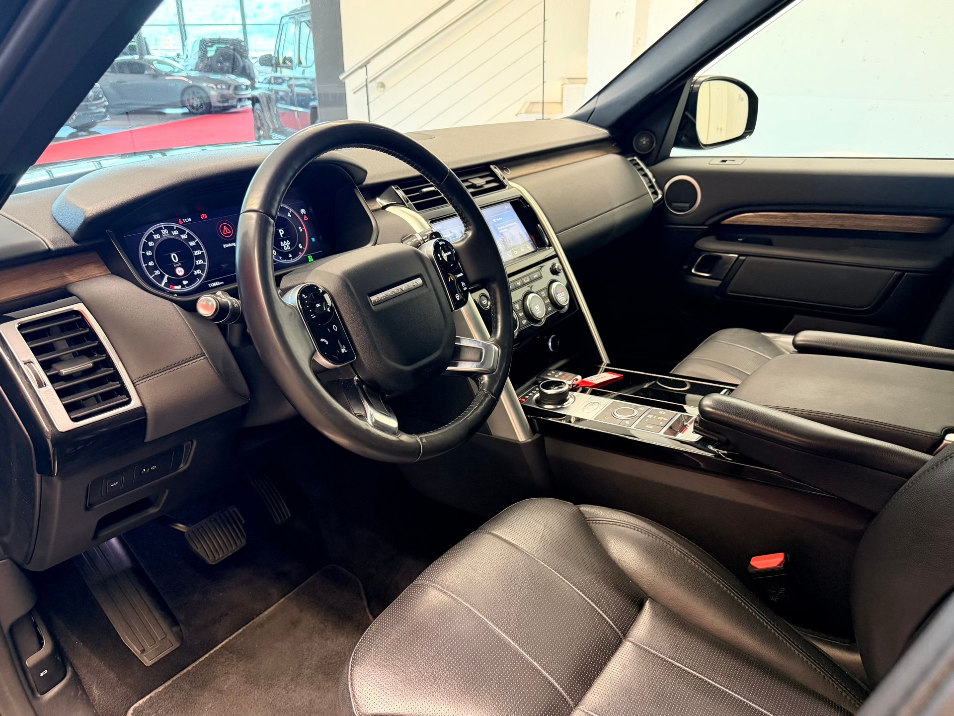 LAND ROVER Discovery 3.0 SDV6 HSE Automatic-image-8