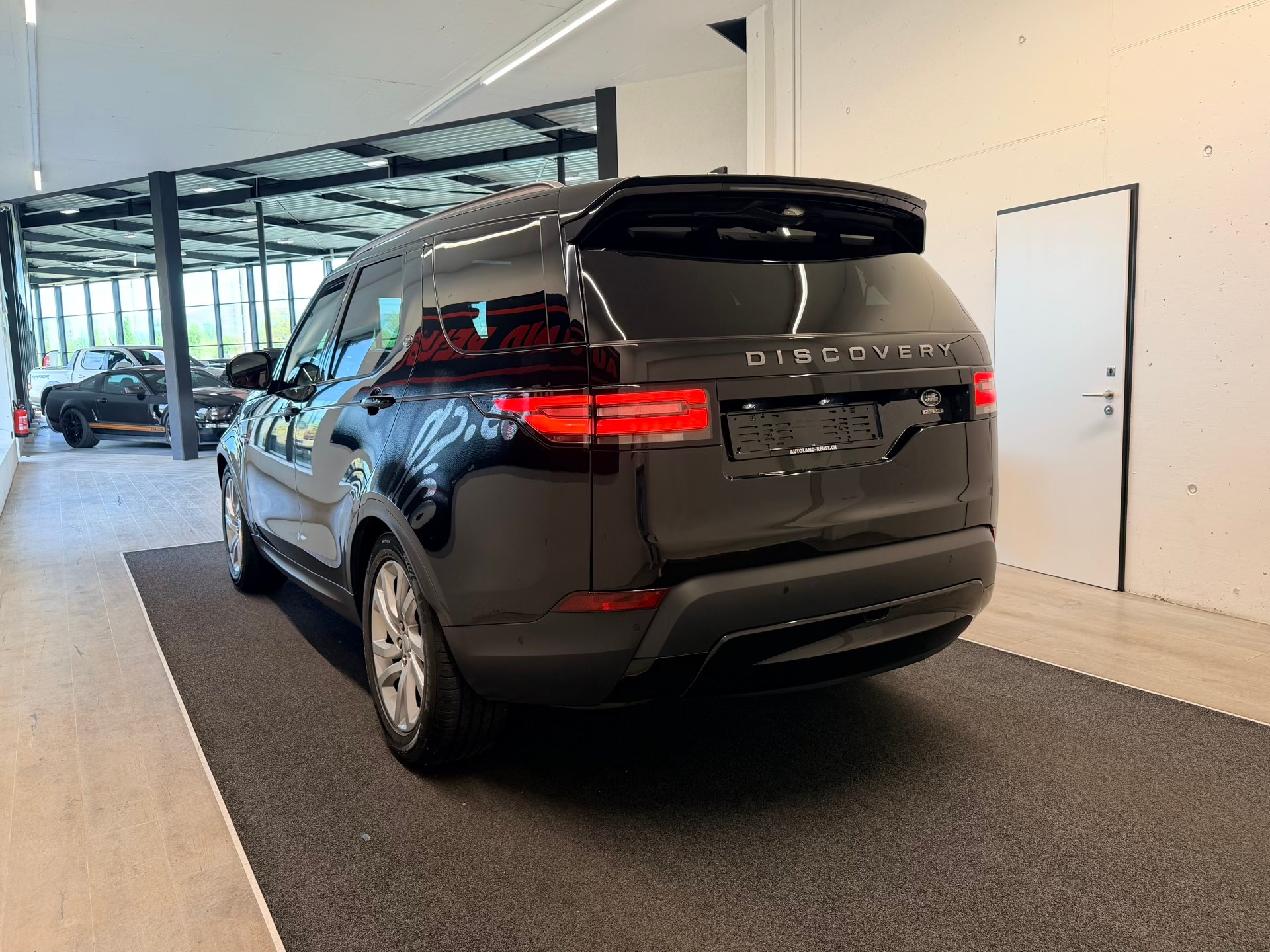 LAND ROVER Discovery 3.0 SDV6 HSE Automatic-image-6