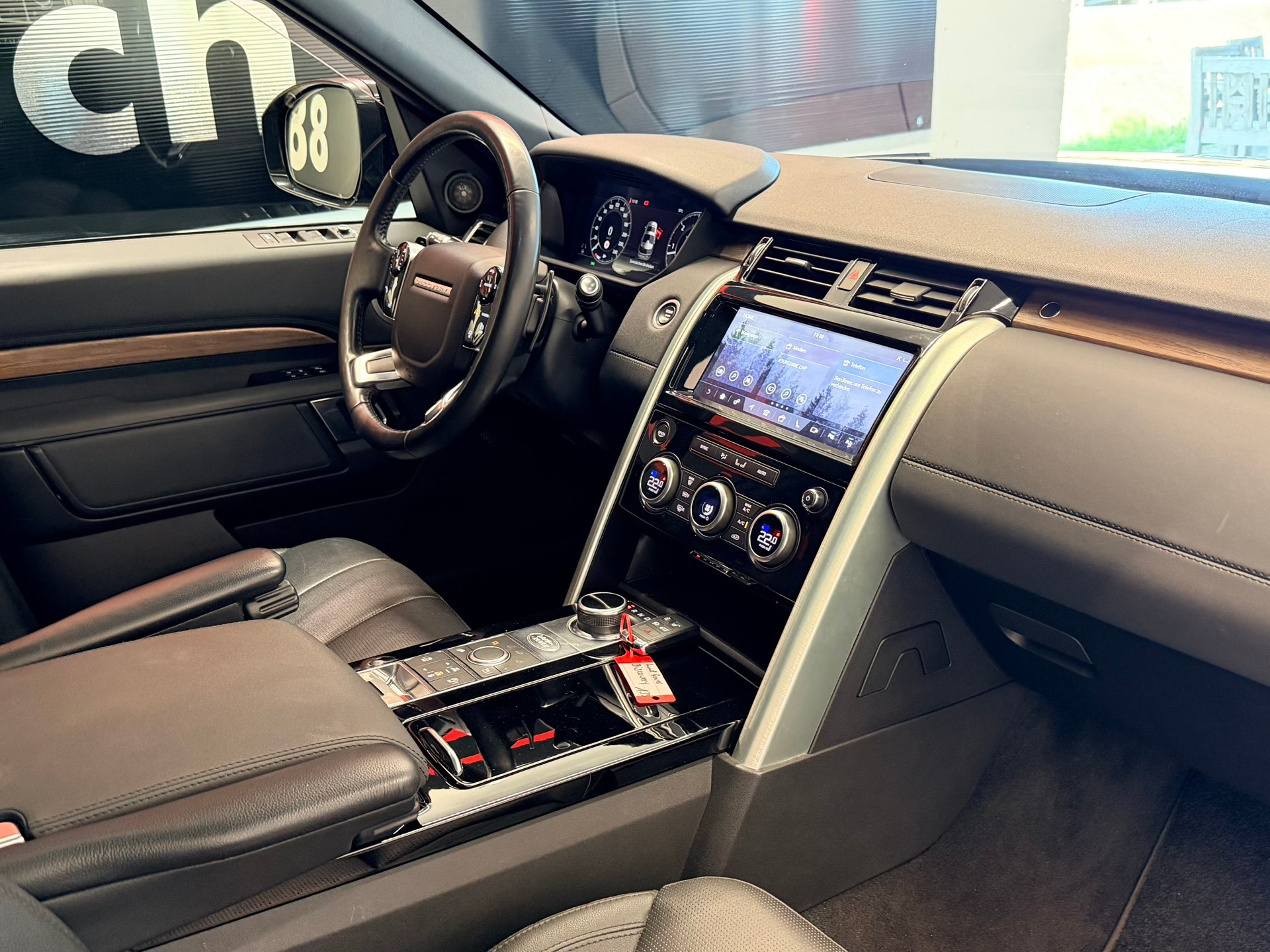 LAND ROVER Discovery 3.0 SDV6 HSE Automatic-image-18