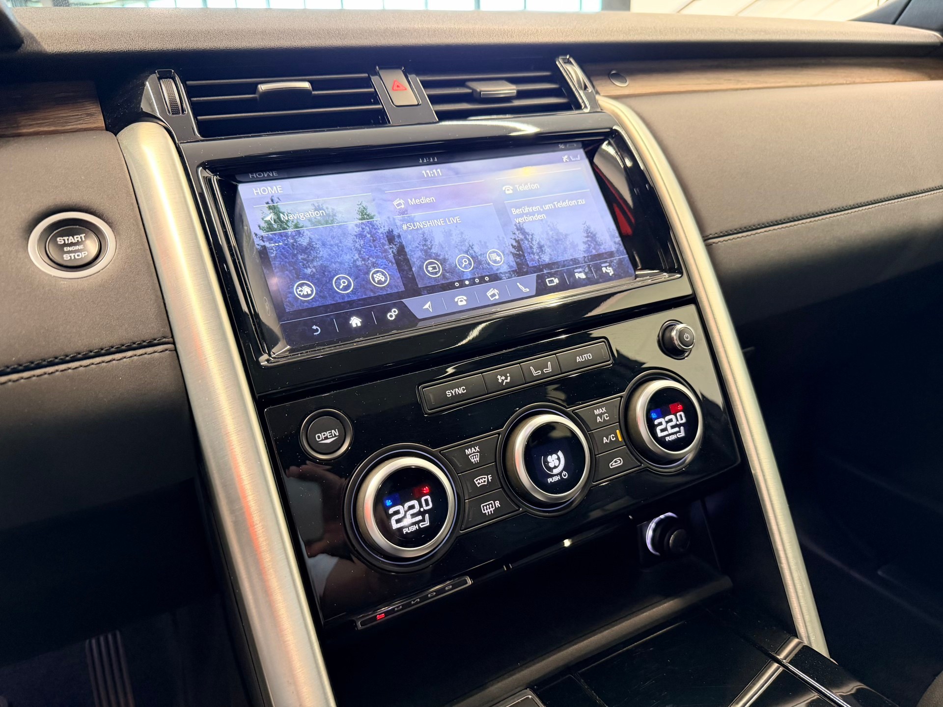 LAND ROVER Discovery 3.0 SDV6 HSE Automatic-image-22