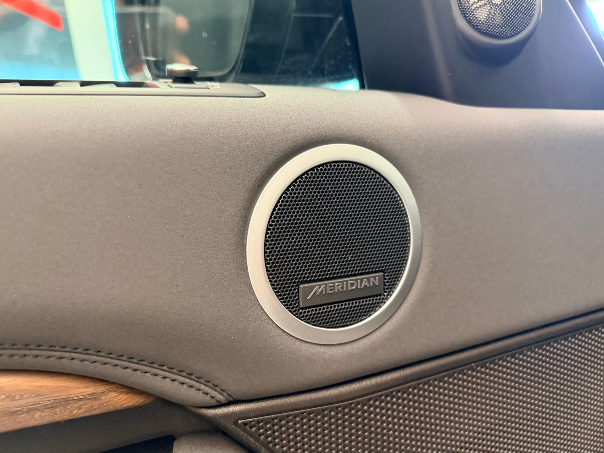 LAND ROVER Discovery 3.0 SDV6 HSE Automatic-image-11