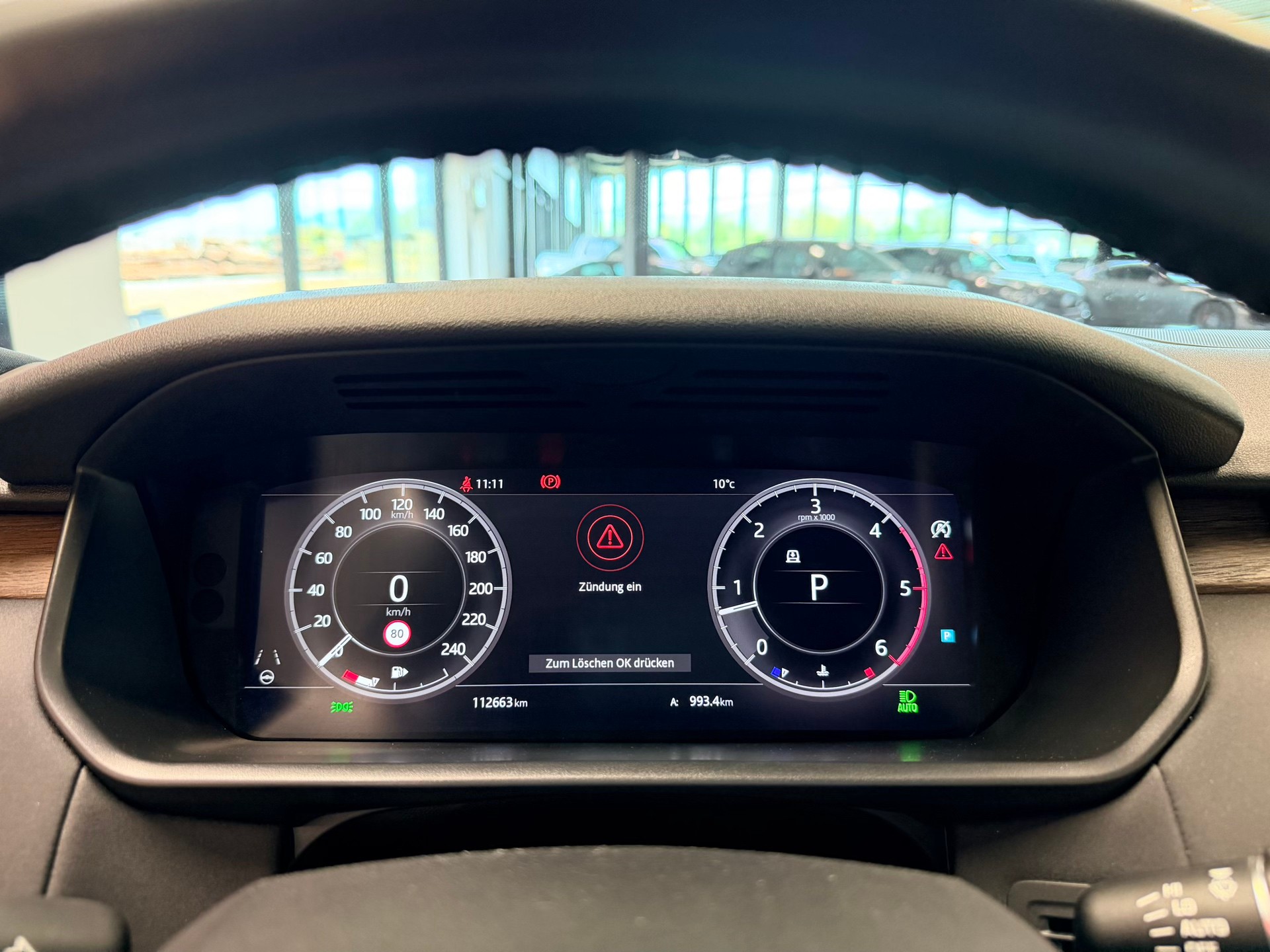 LAND ROVER Discovery 3.0 SDV6 HSE Automatic-image-24