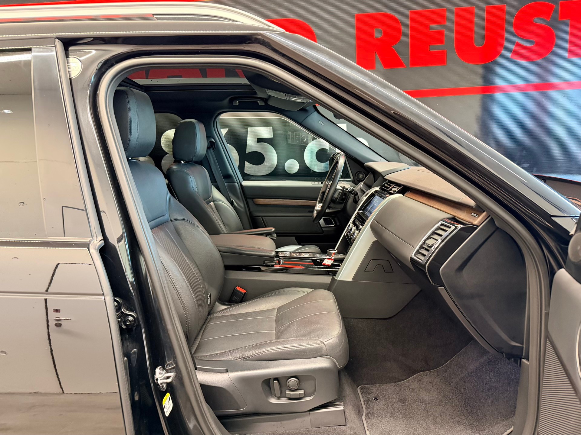 LAND ROVER Discovery 3.0 SDV6 HSE Automatic-image-19
