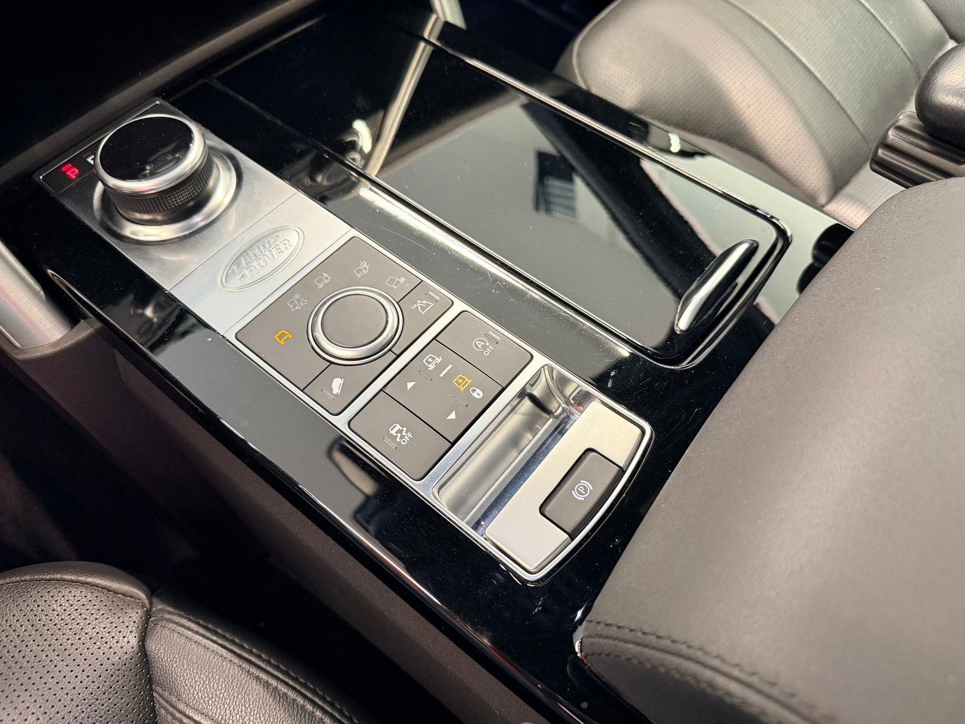 LAND ROVER Discovery 3.0 SDV6 HSE Automatic-image-21
