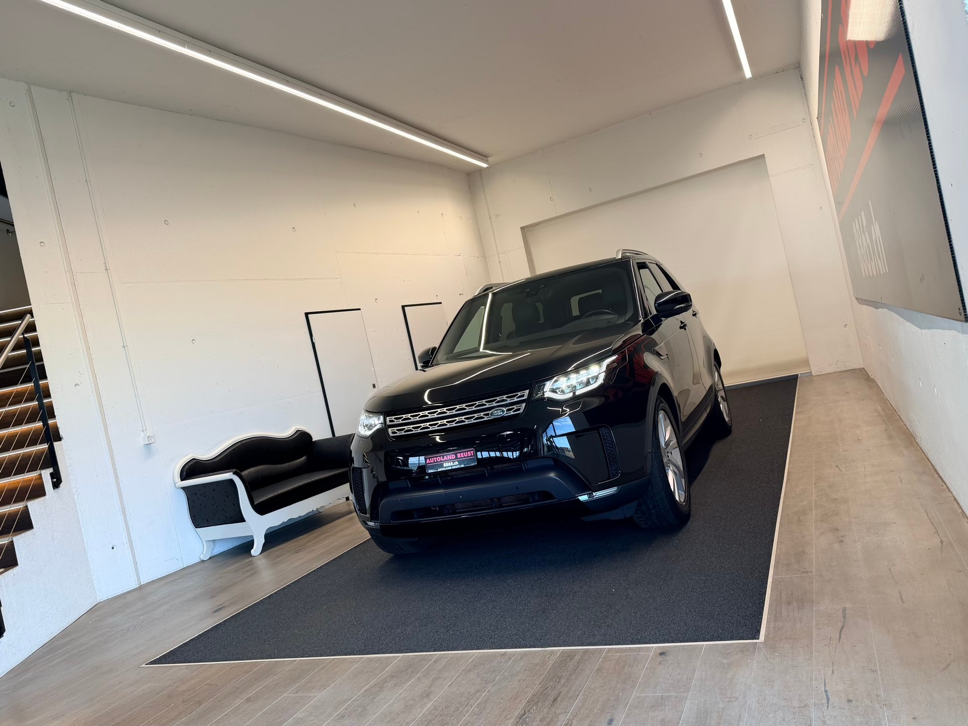 LAND ROVER Discovery 3.0 SDV6 HSE Automatic-image-2