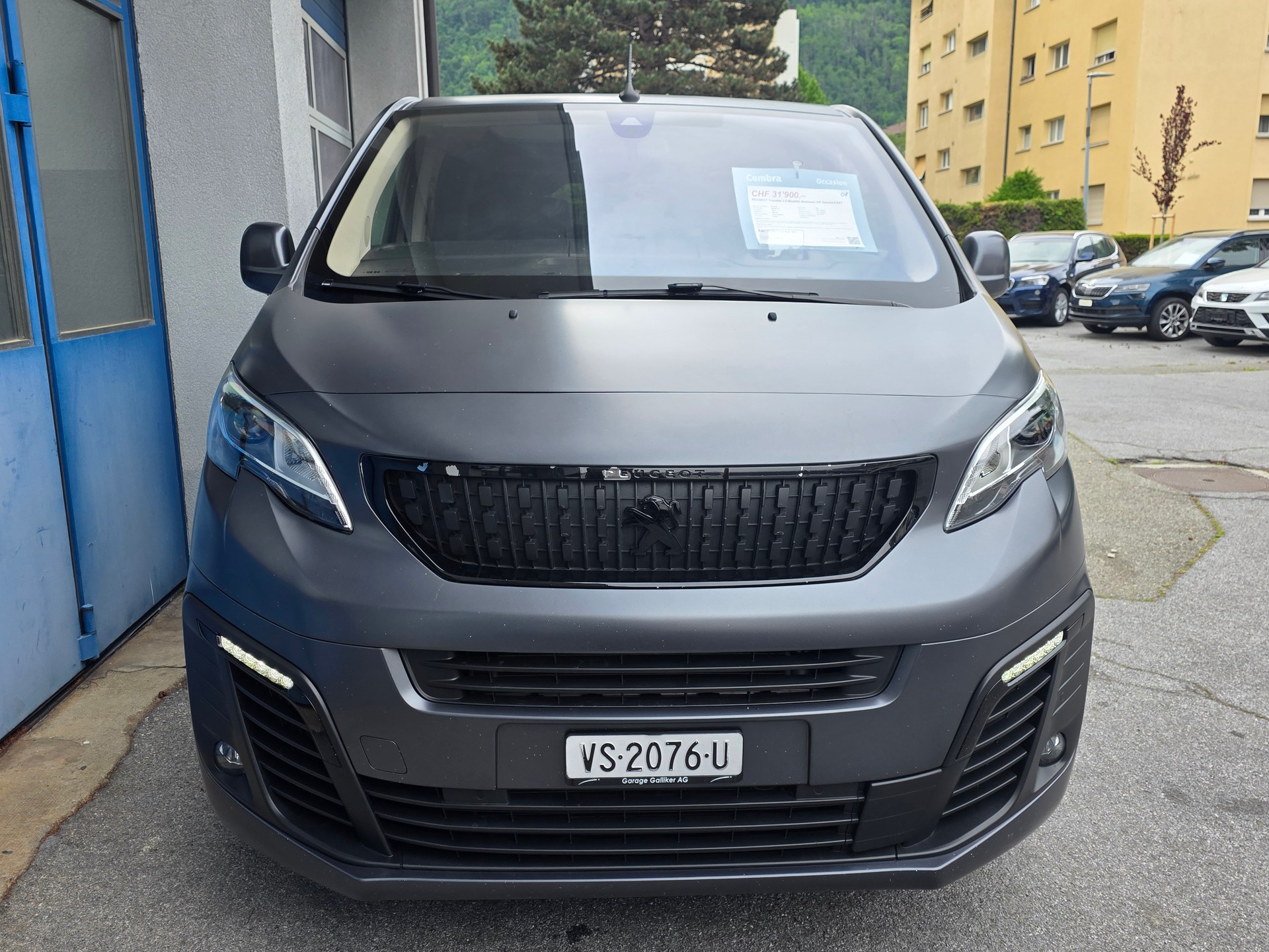 PEUGEOT Traveller 2.0 BlueHDi Business VIP Standard EAT-image-4