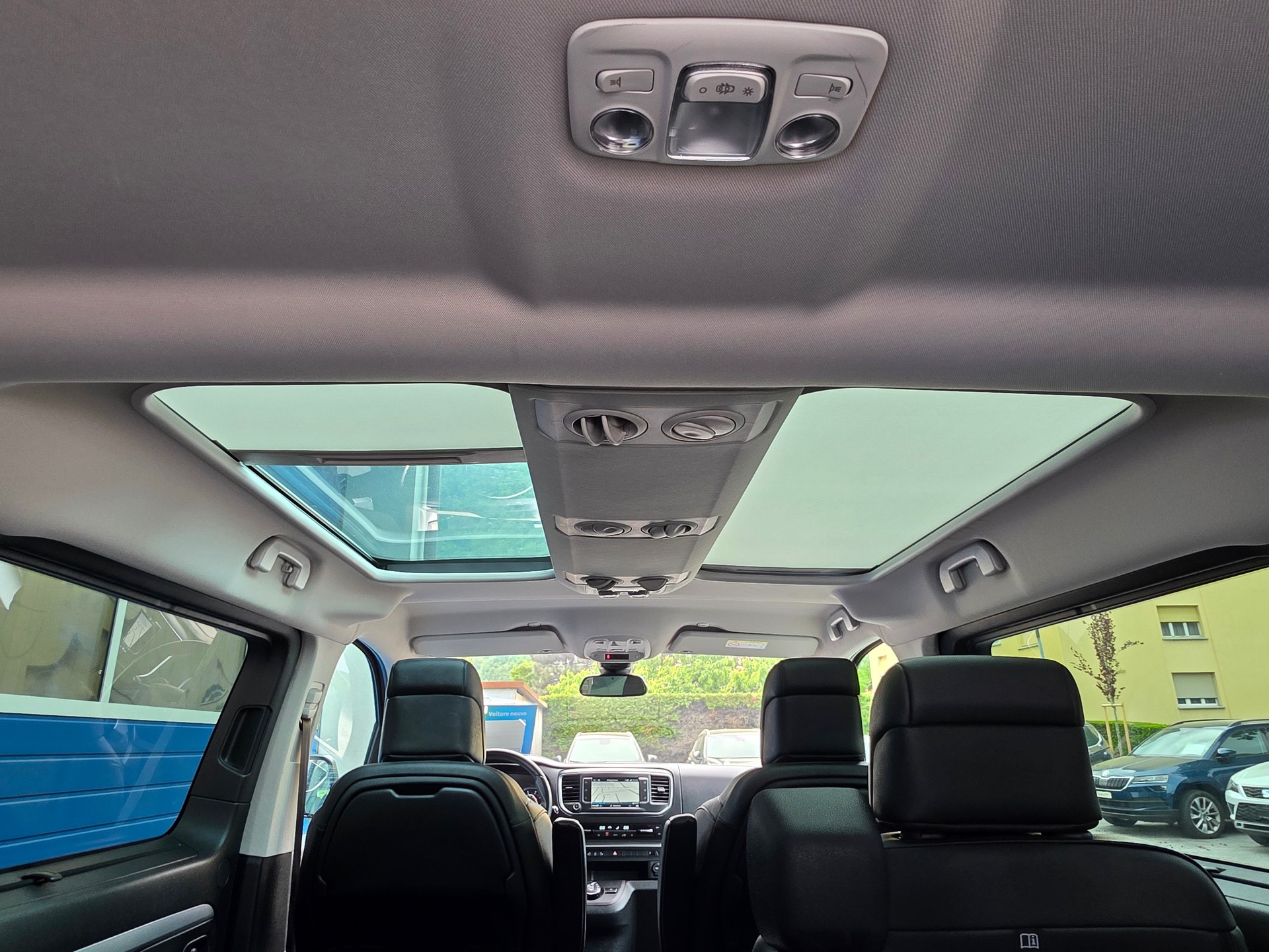 PEUGEOT Traveller 2.0 BlueHDi Business VIP Standard EAT-image-24