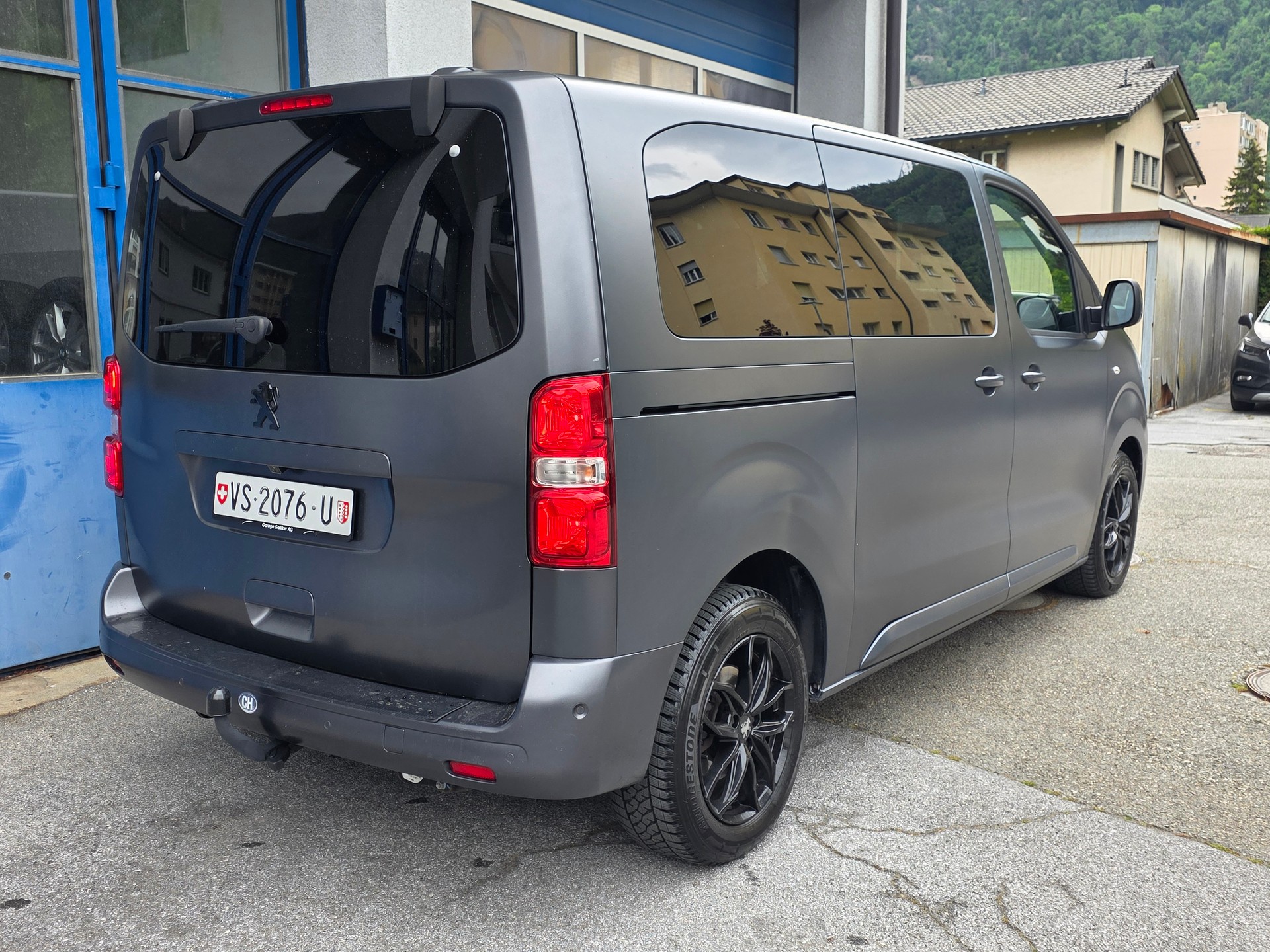 PEUGEOT Traveller 2.0 BlueHDi Business VIP Standard EAT-image-7