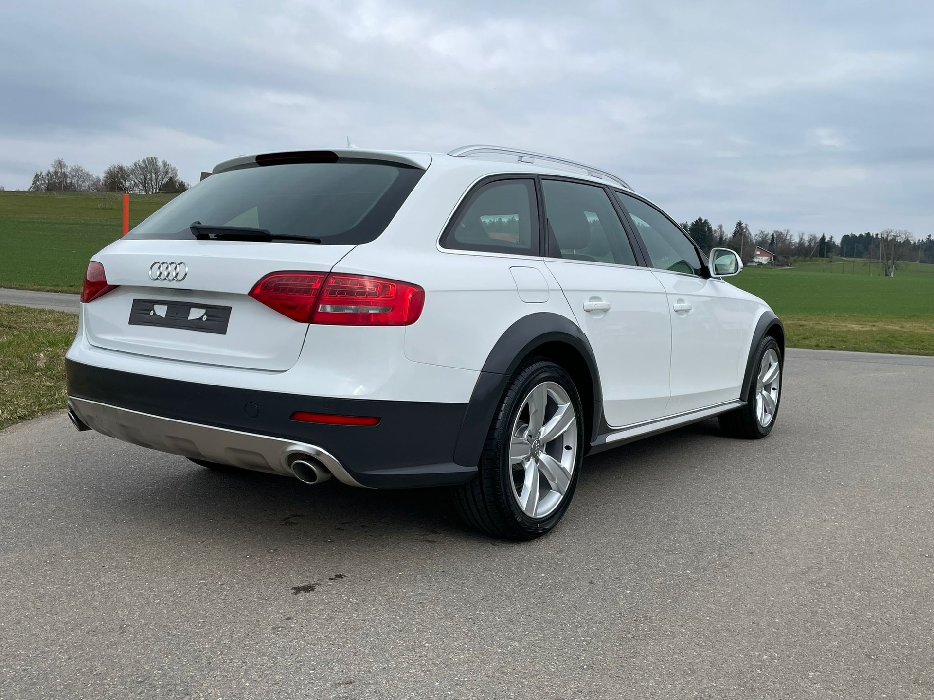 AUDI A4 ALLROAD-image-2
