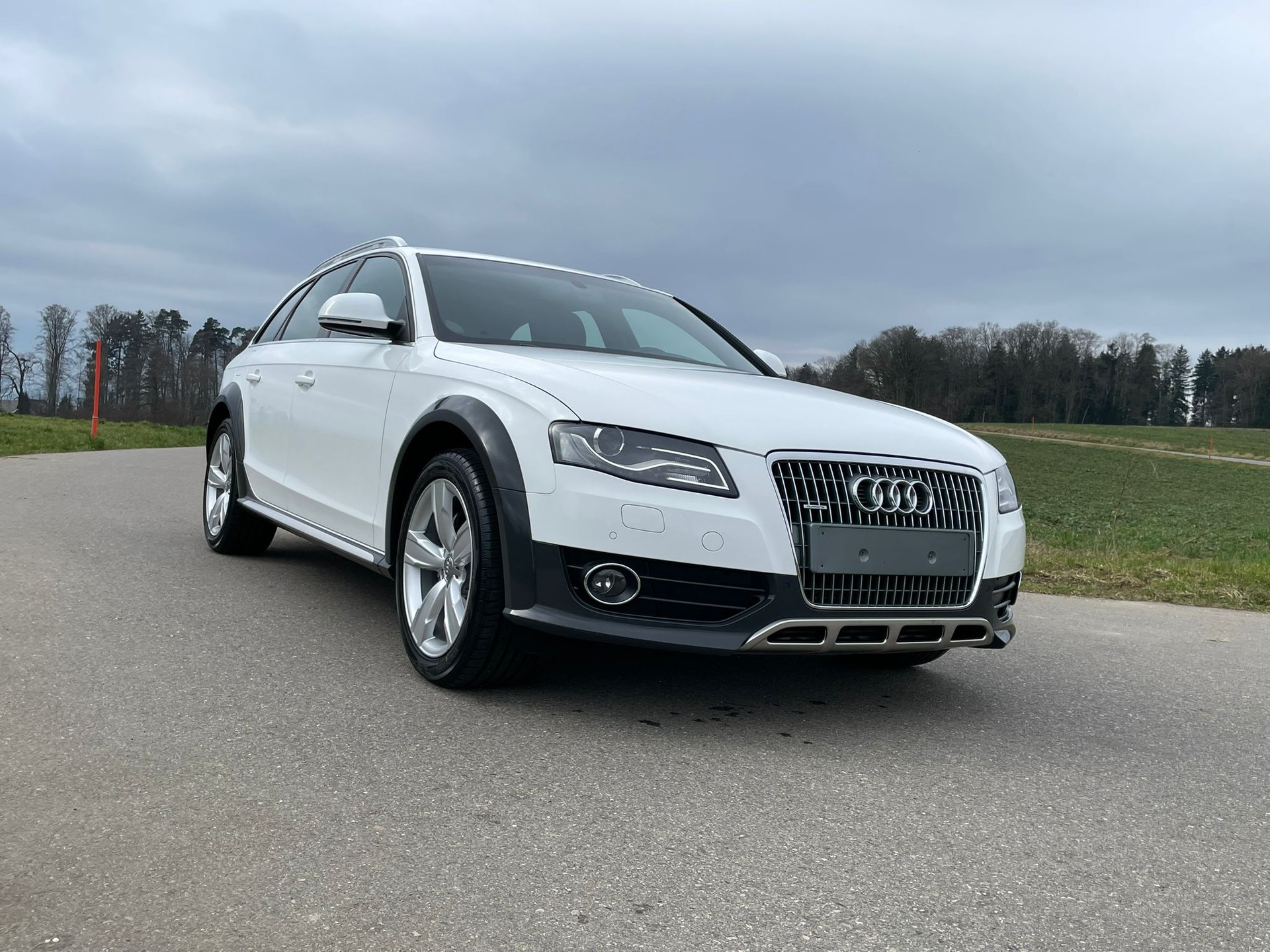 AUDI A4 ALLROAD-image-1