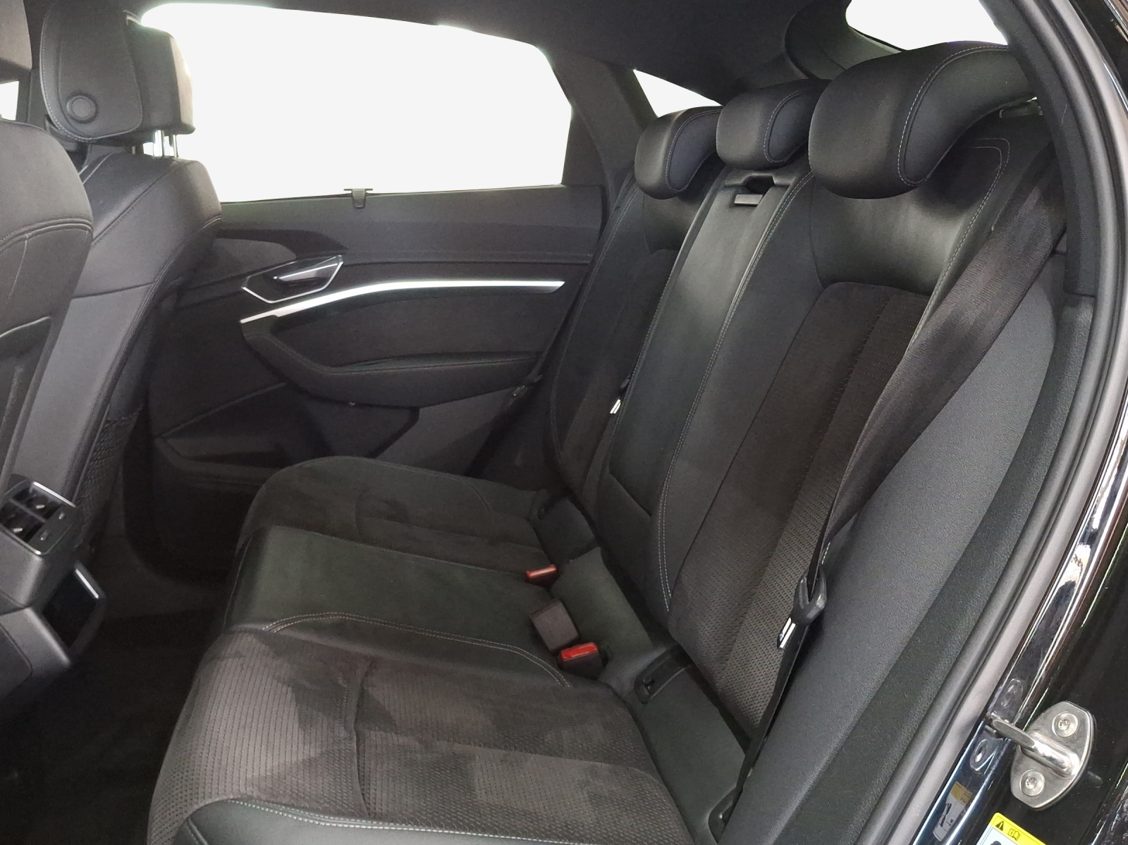 AUDI e-tron 50 Sportback Attraction quattro-image-12