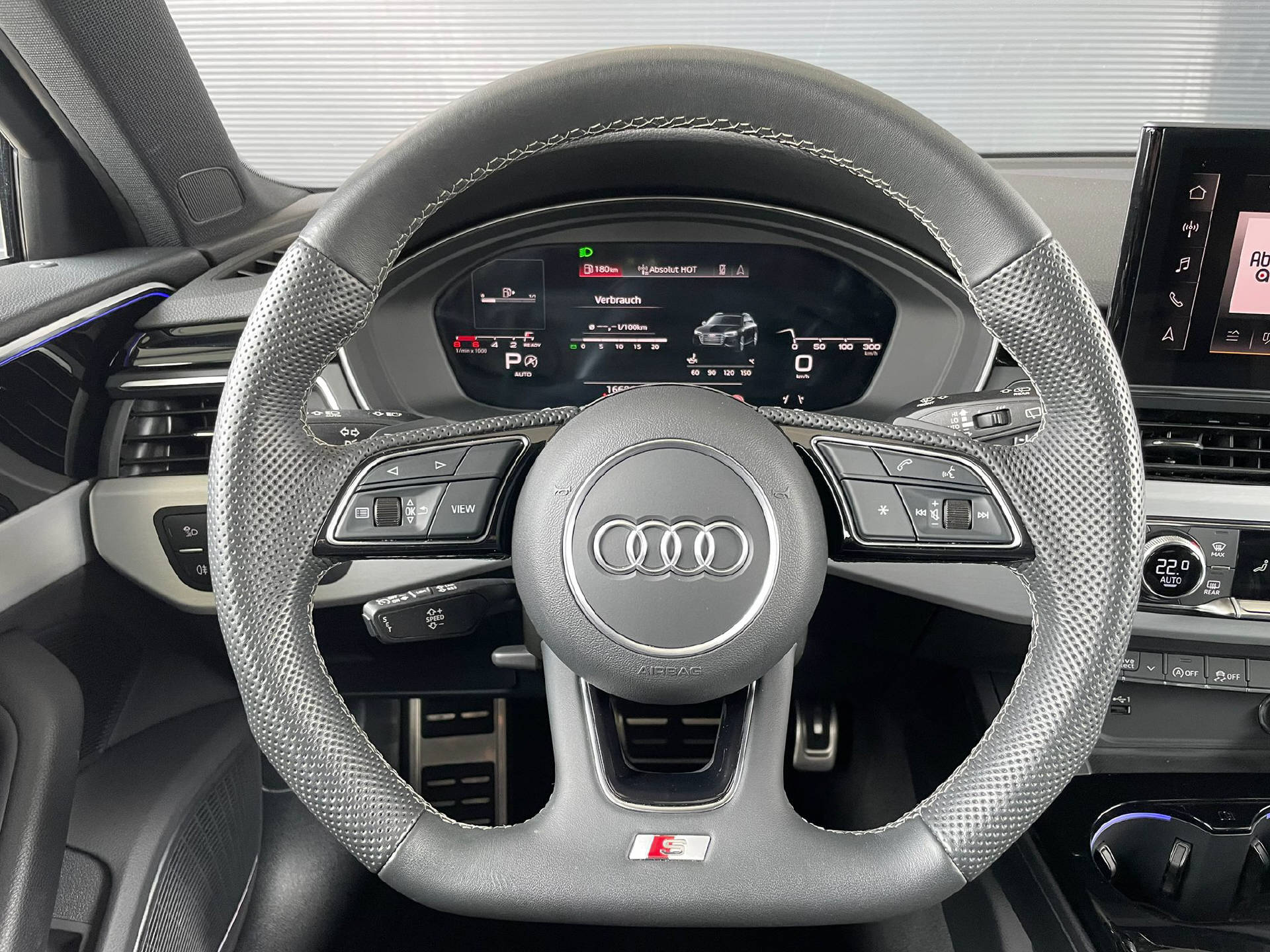 AUDI A4 Avant 2.0 40 TFSI S Line quattro S-Tronic-image-7