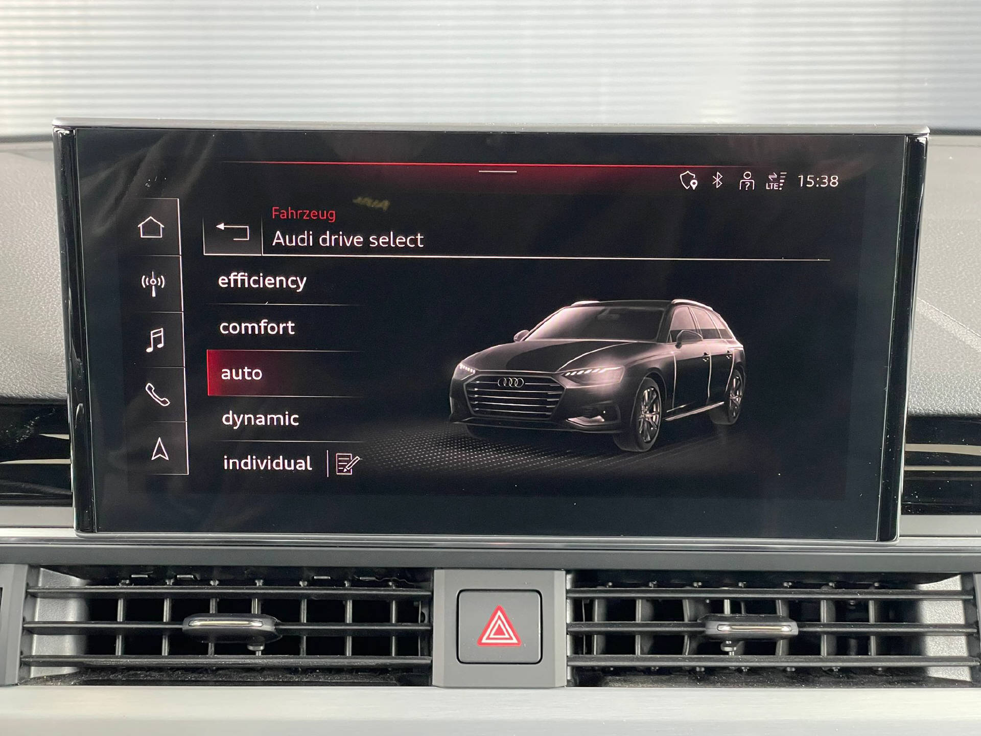 AUDI A4 Avant 2.0 40 TFSI S Line quattro S-Tronic-image-13