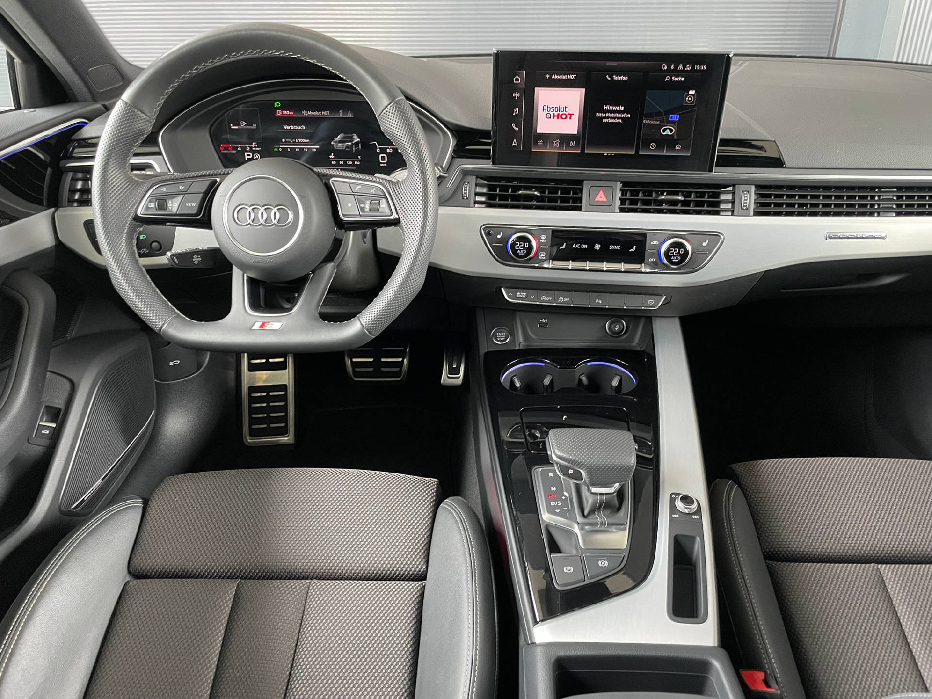 AUDI A4 Avant 2.0 40 TFSI S Line quattro S-Tronic-image-6