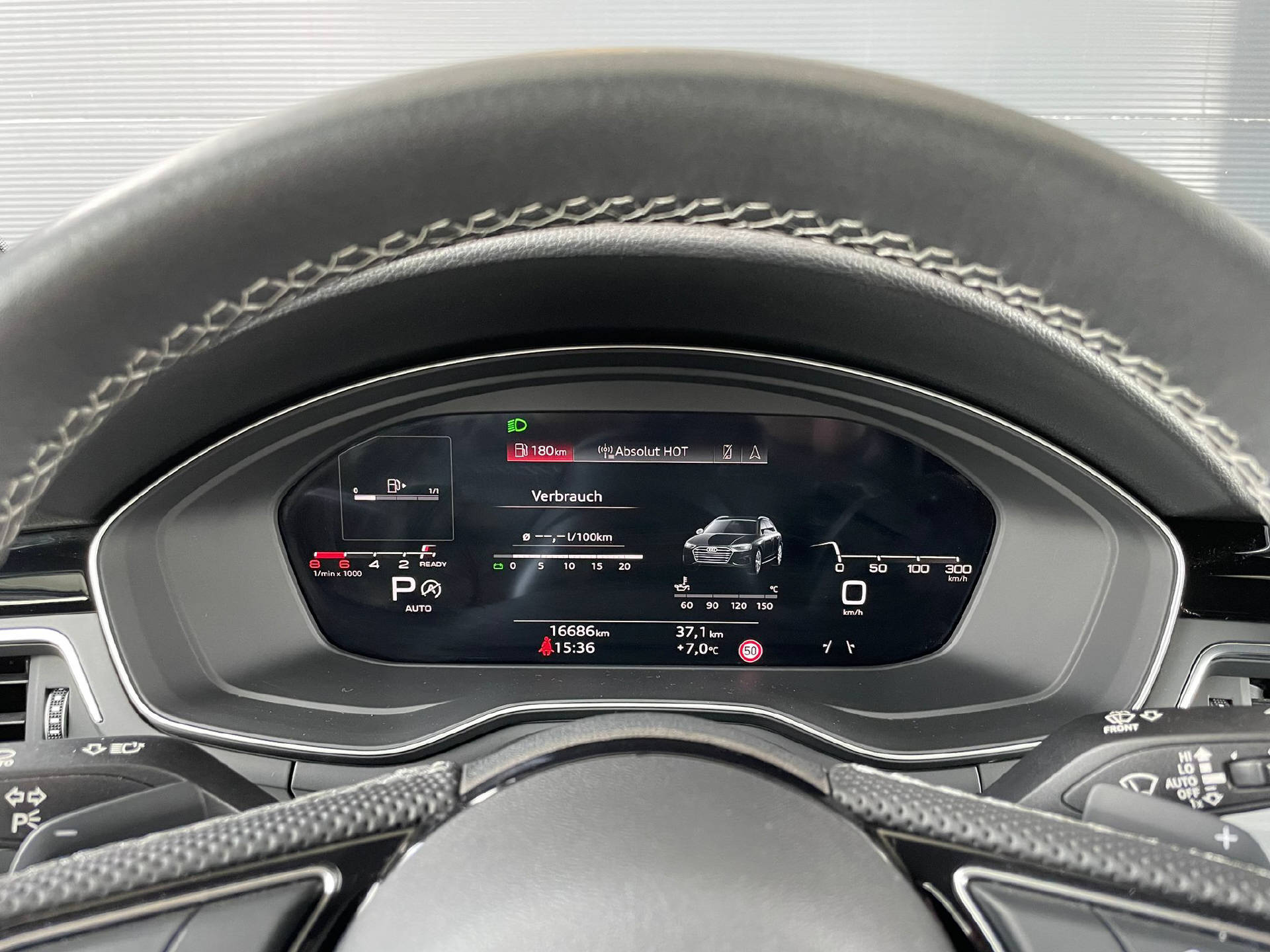 AUDI A4 Avant 2.0 40 TFSI S Line quattro S-Tronic-image-8
