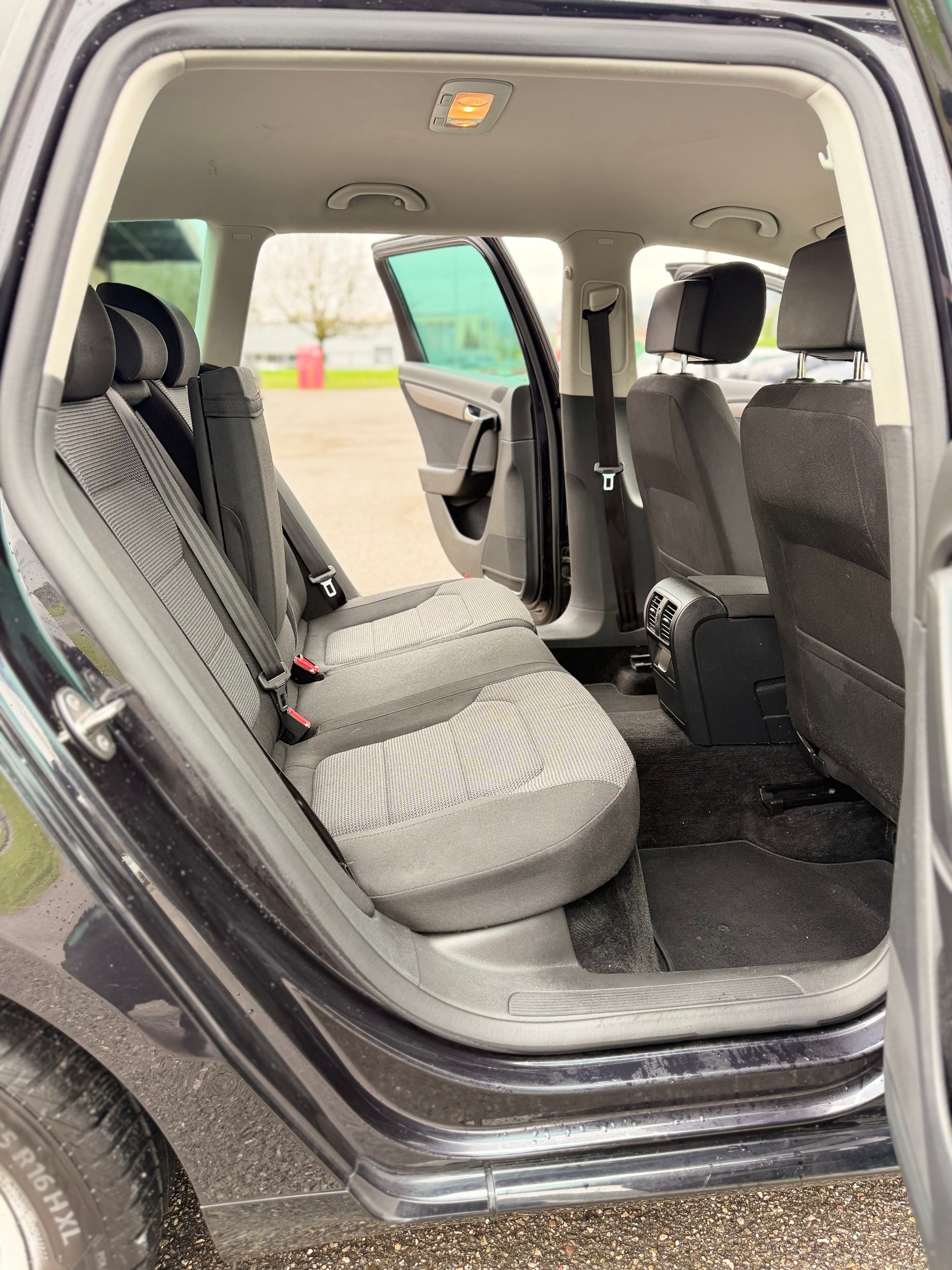 VW Passat Variant 1.8 TSI Highline DSG-image-13