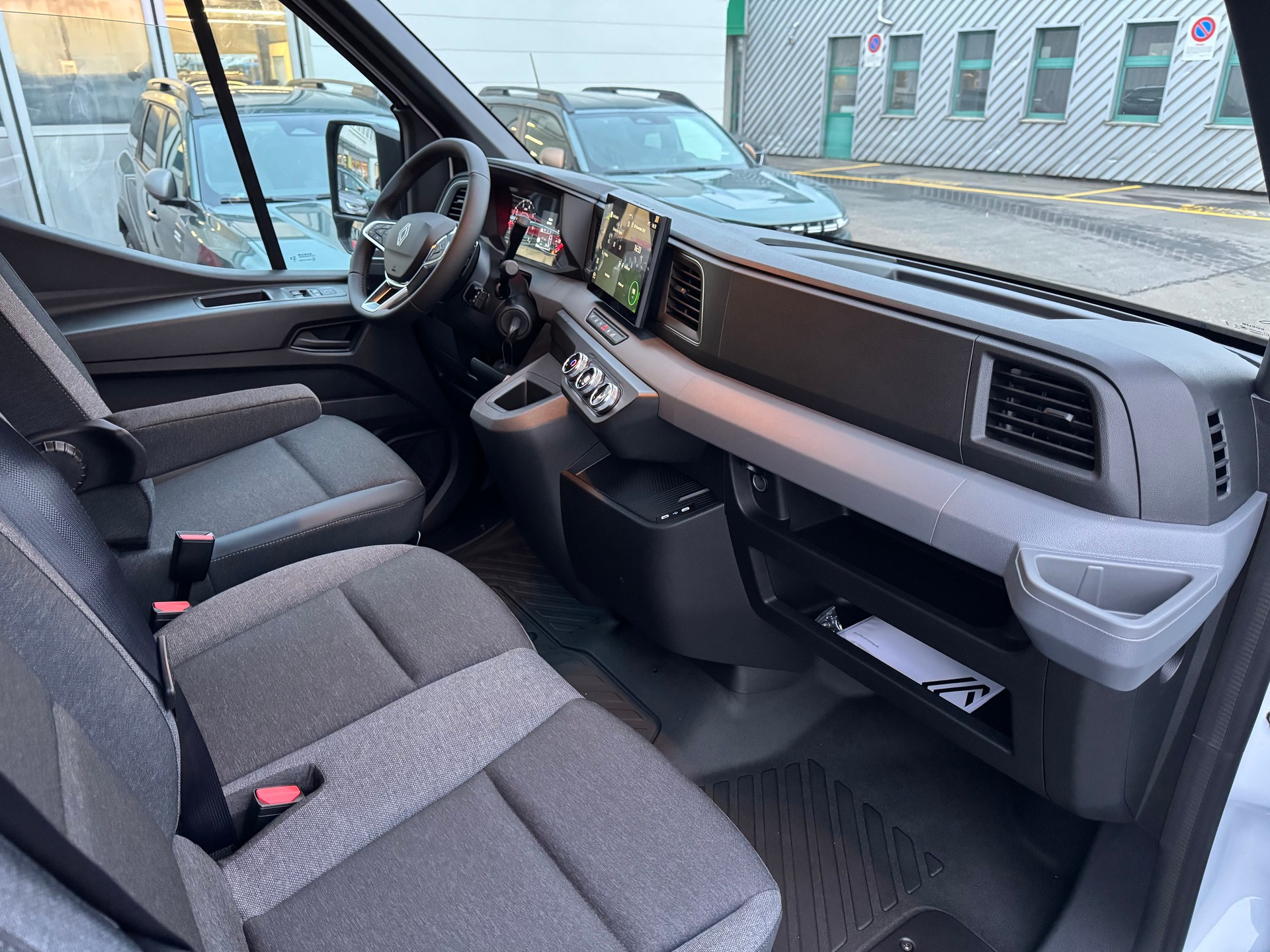 RENAULT Master Kastenwagen Advance KW Frontantrieb L2H2 3.5T 2.0 Blue dCi 150 EAG9-image-10