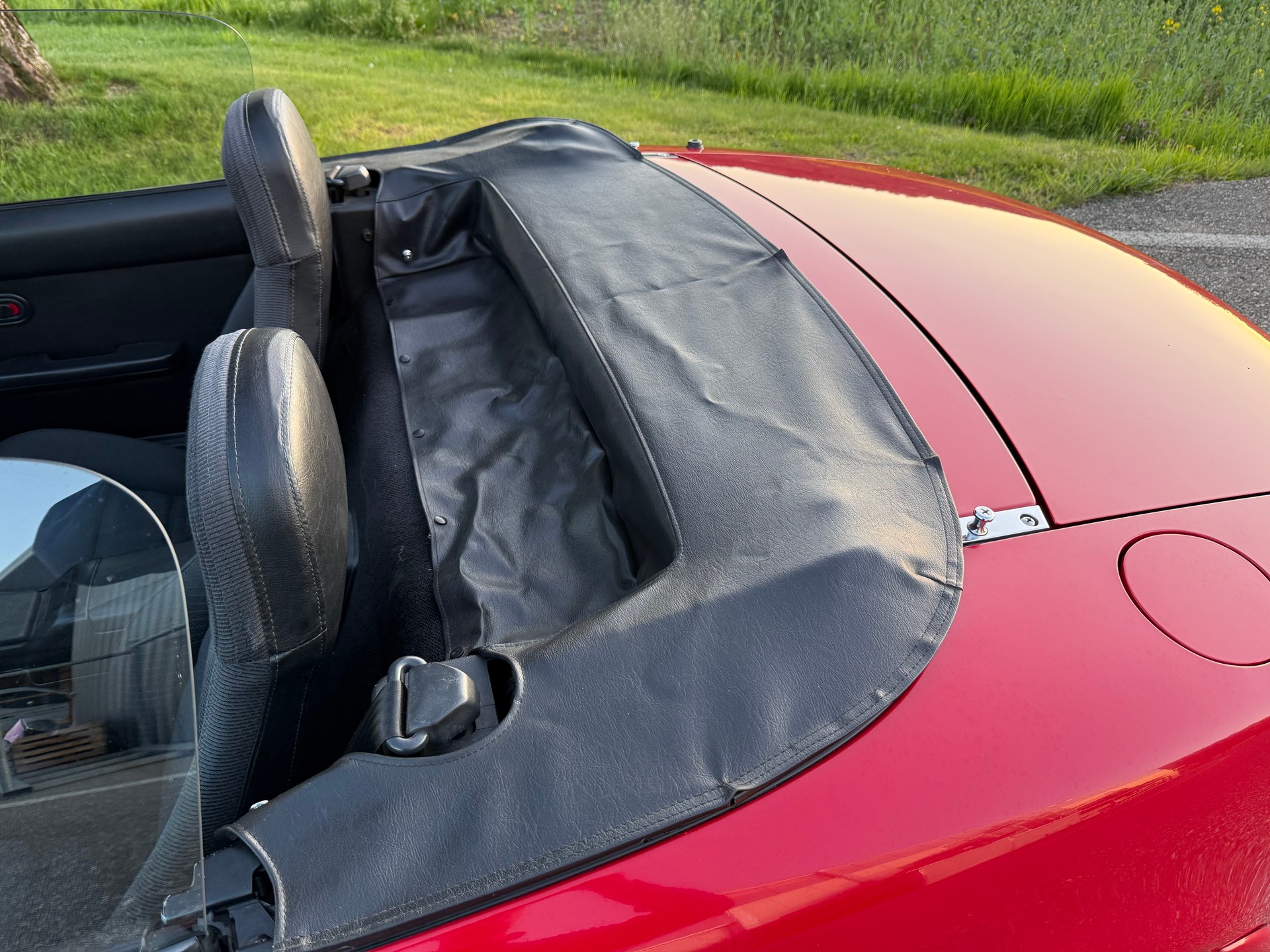 MAZDA MX-5 1.6i-16-image-9