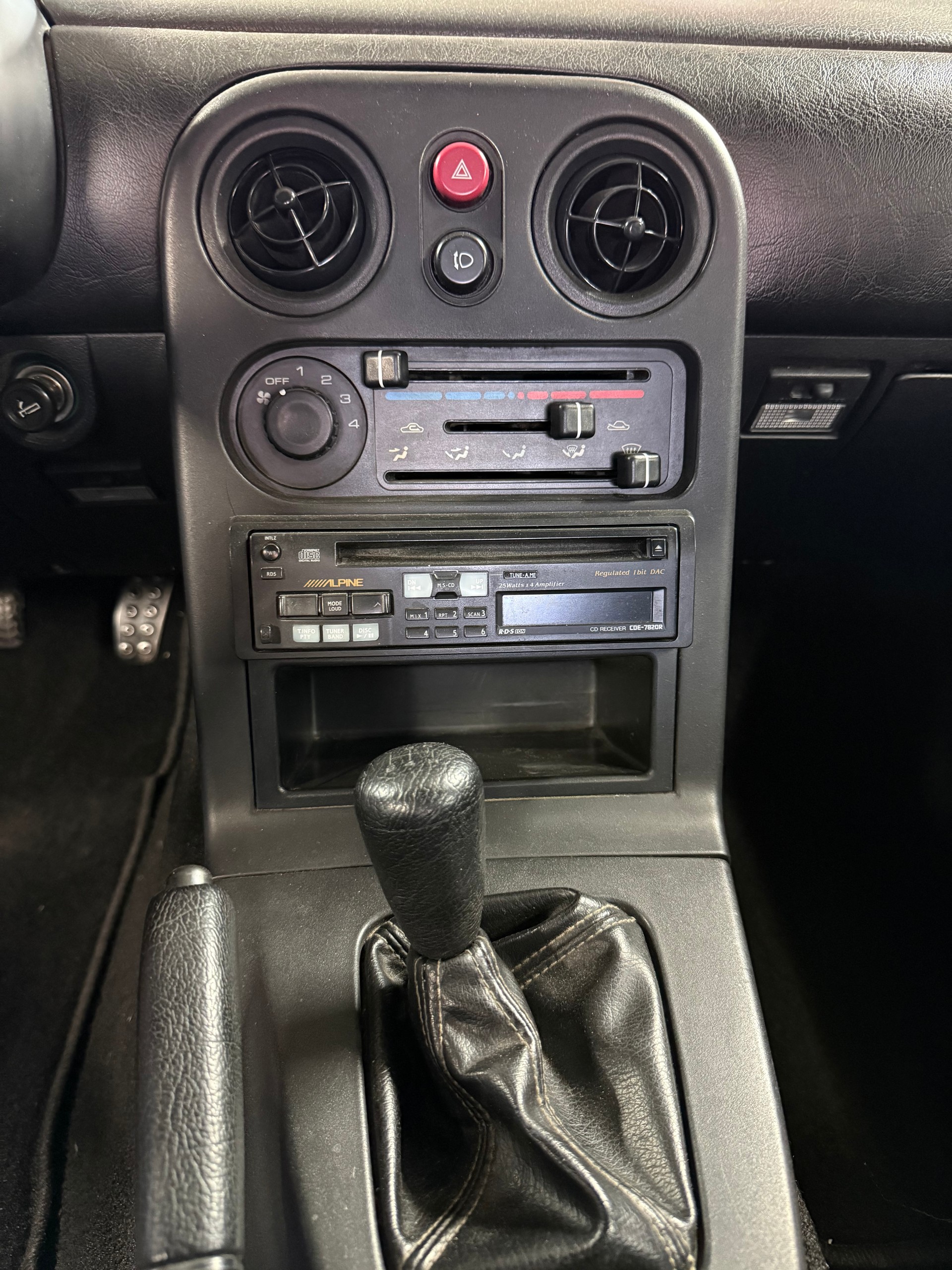 MAZDA MX-5 1.6i-16-image-11