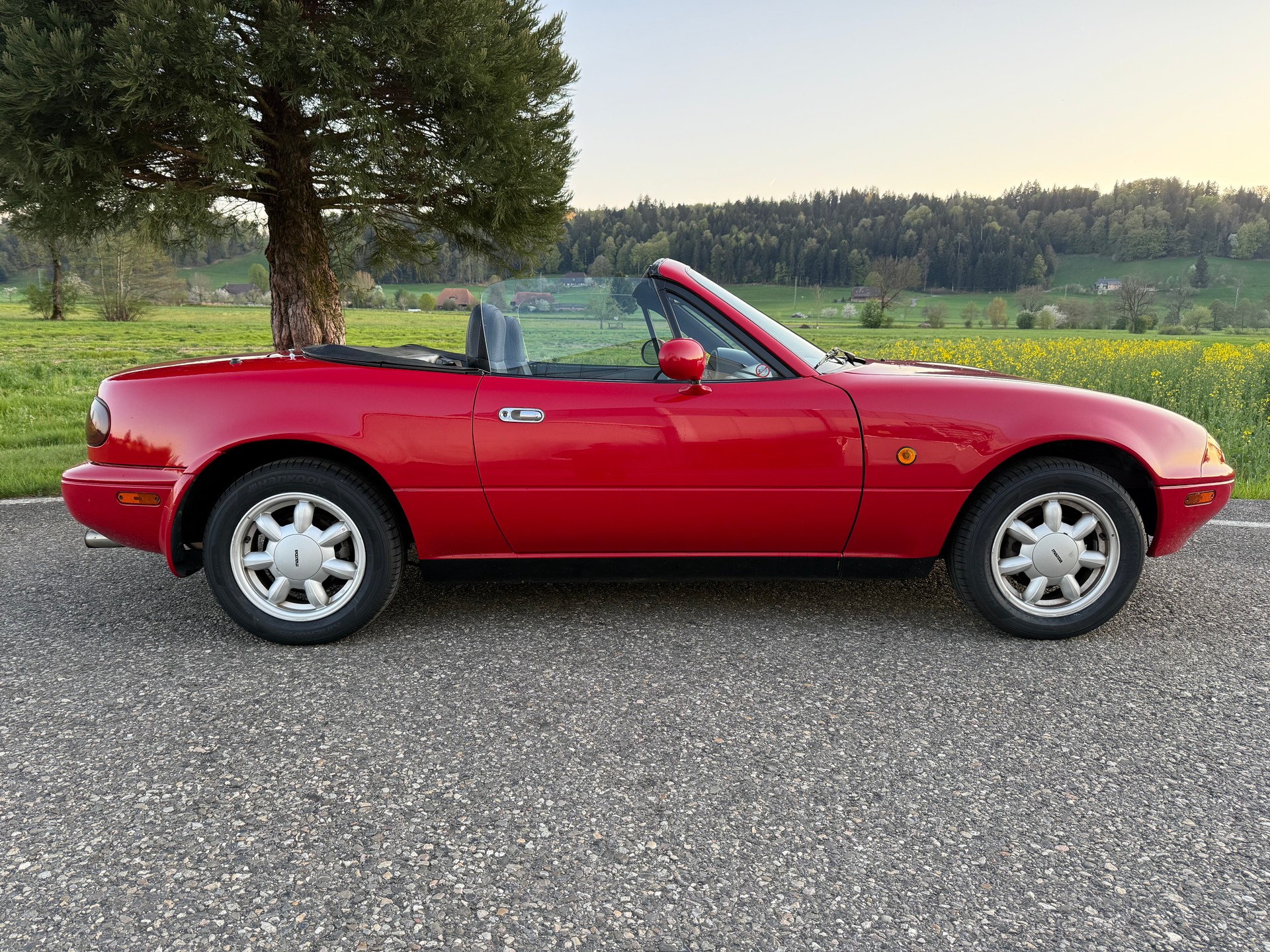 MAZDA MX-5 1.6i-16-image-4