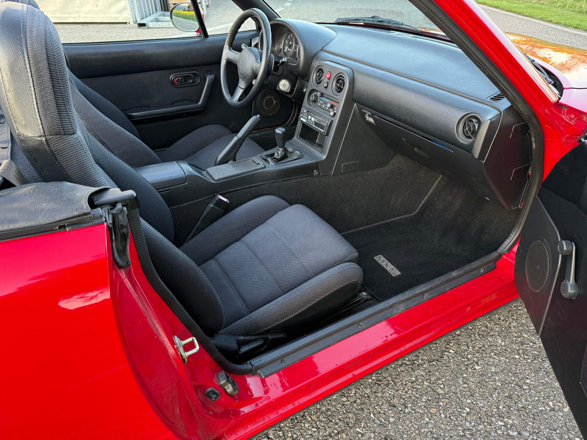 MAZDA MX-5 1.6i-16-image-7