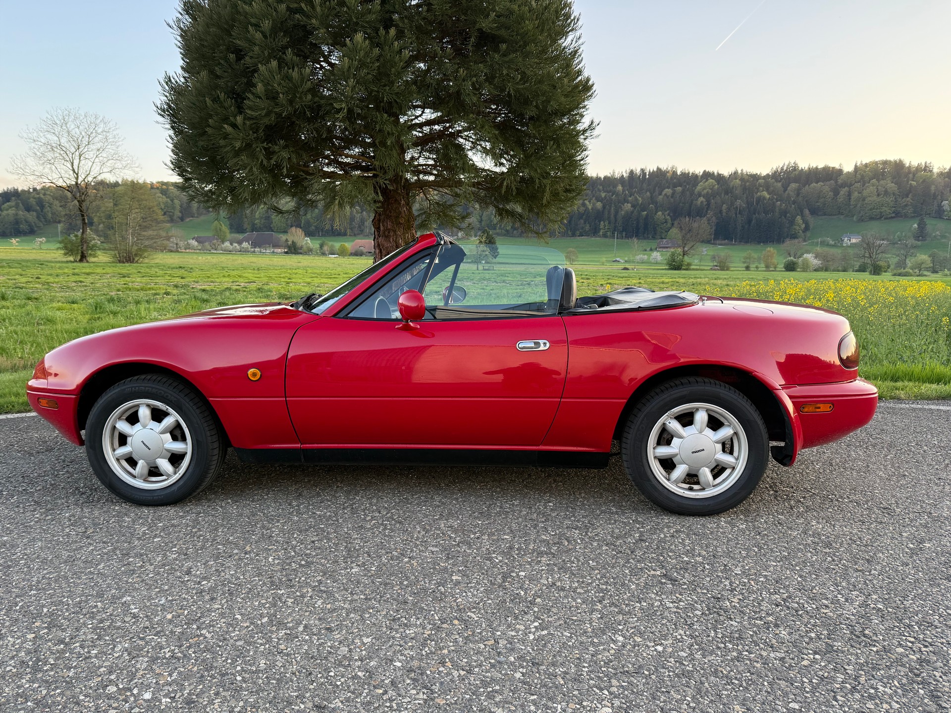 MAZDA MX-5 1.6i-16-image-1