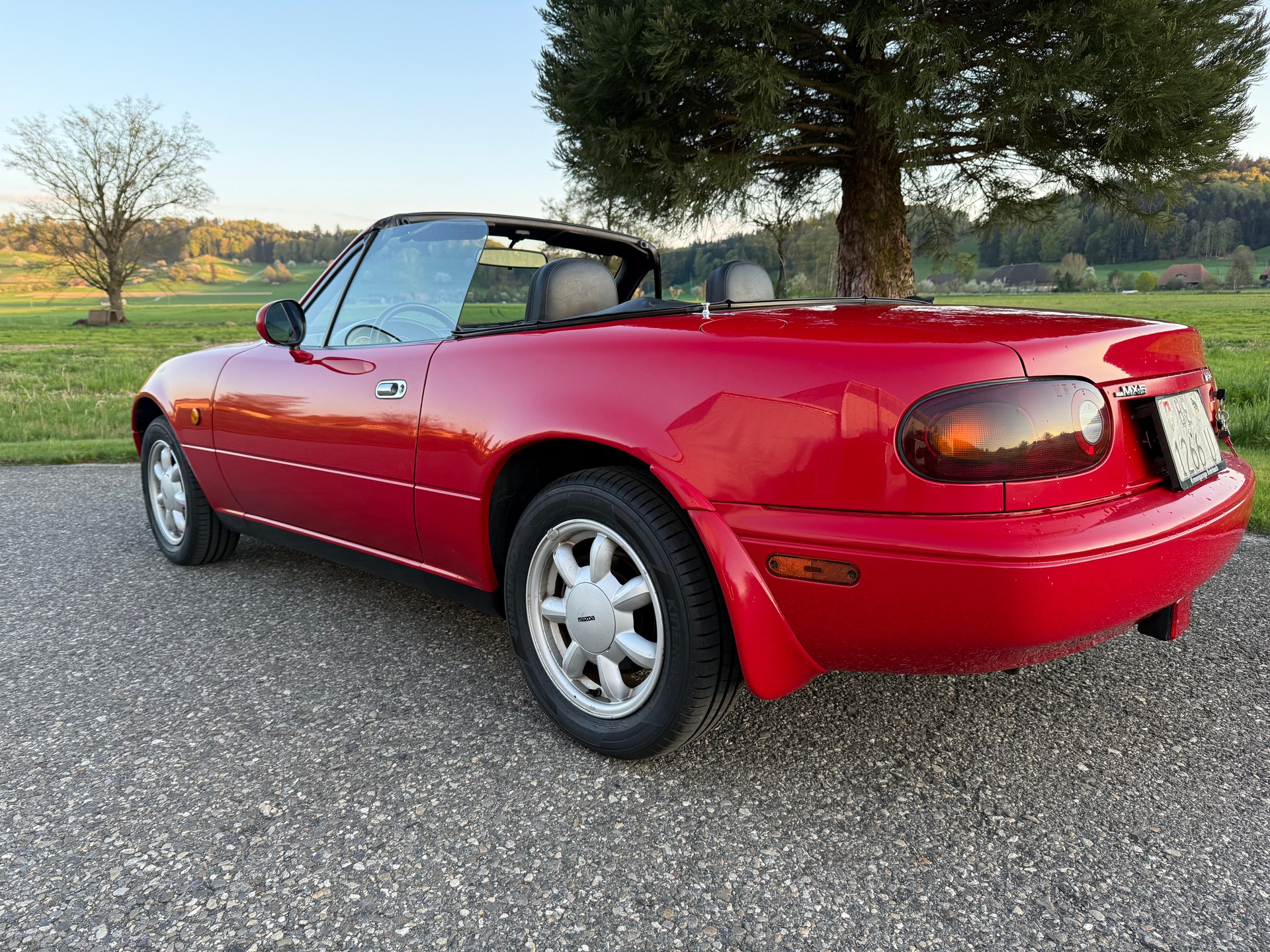 MAZDA MX-5 1.6i-16-image-2
