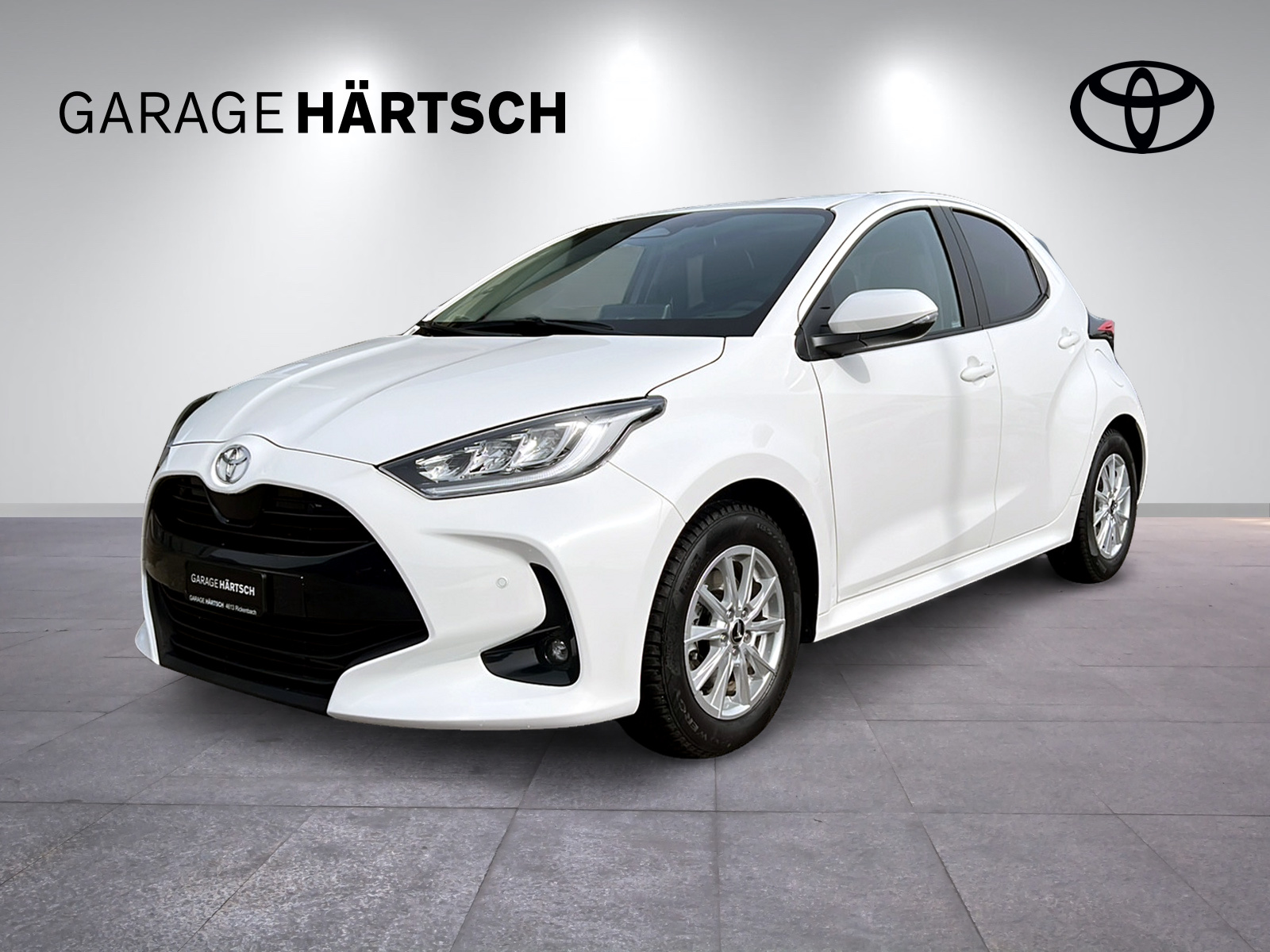 TOYOTA Yaris 1.5 VVT-i HSD Trend-image-0