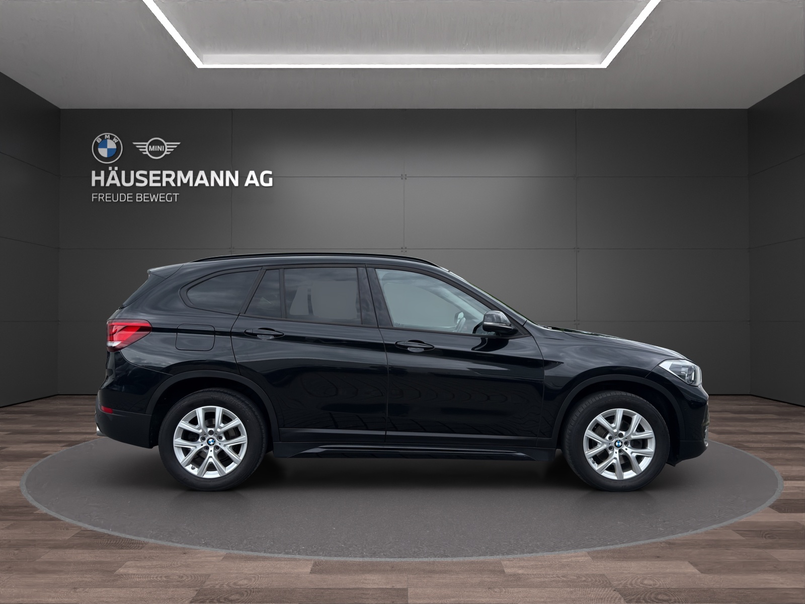 BMW X1 xDrive 18d Sport Line-image-3