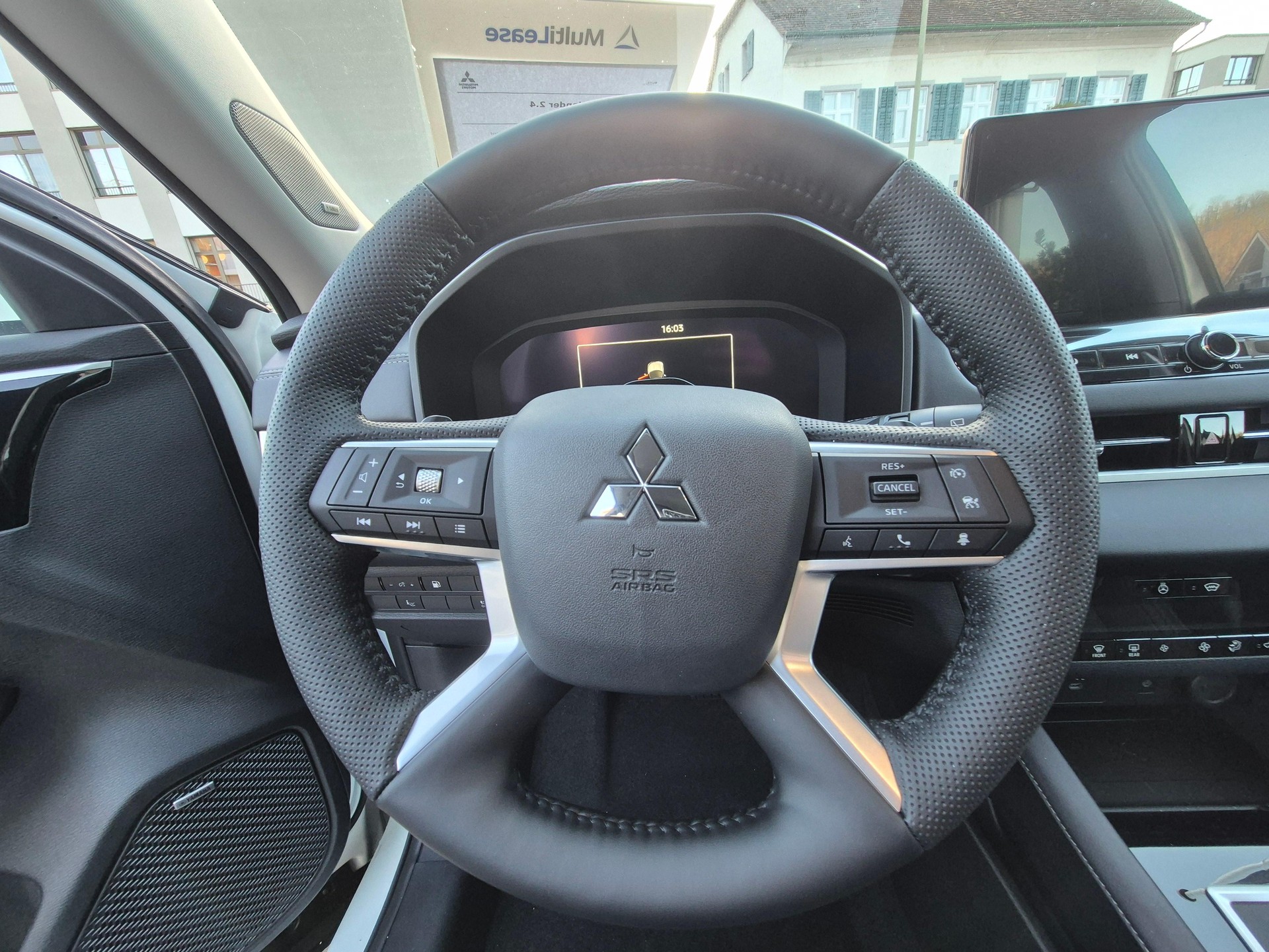 MITSUBISHI Outlander 2.4 PHEV Intense 4x4 TOP-image-6