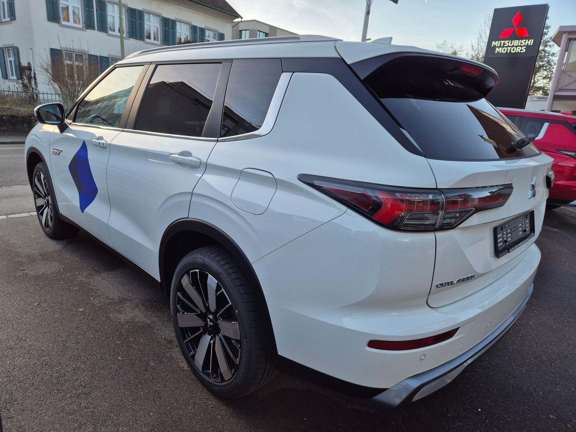 MITSUBISHI Outlander 2.4 PHEV Intense 4x4 TOP-showroom-element-3