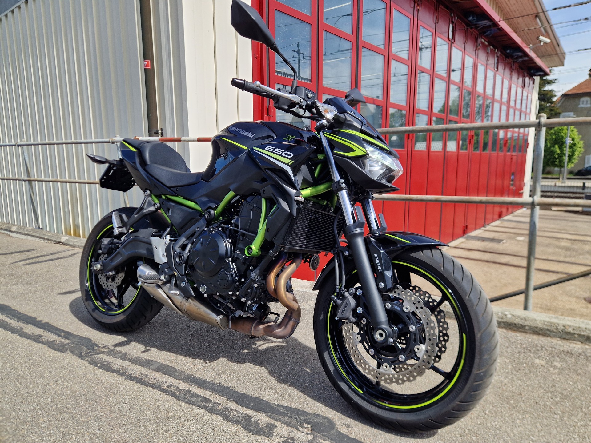 KAWASAKI Z 650-showroom-element-1