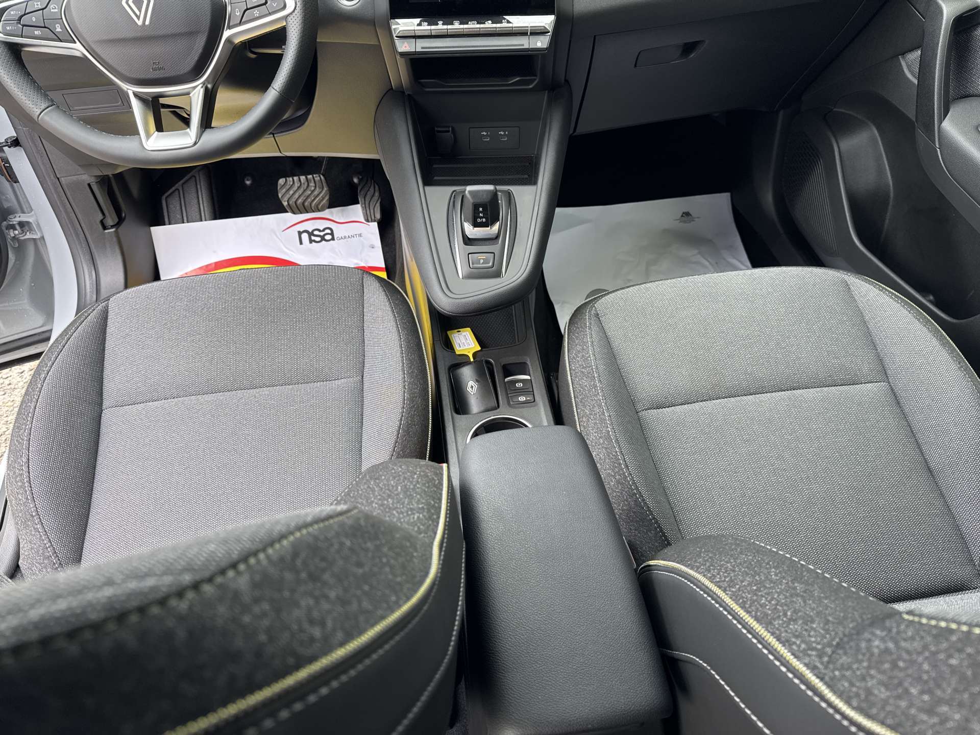 RENAULT Captur 1.8 E-Tech 160 Techno DHT-Automat-image-13