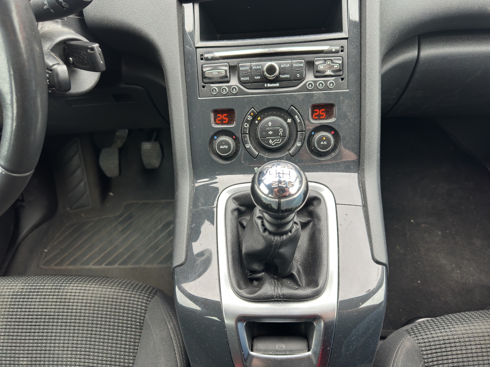 PEUGEOT 5008 2.0 HDI Business-image-11