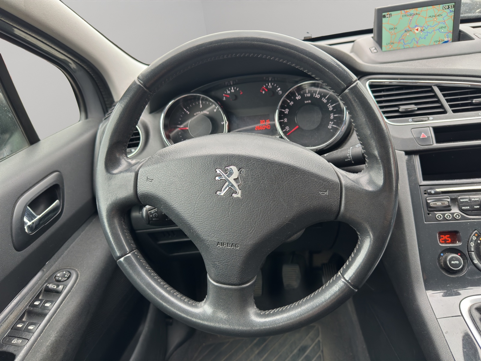 PEUGEOT 5008 2.0 HDI Business-image-16