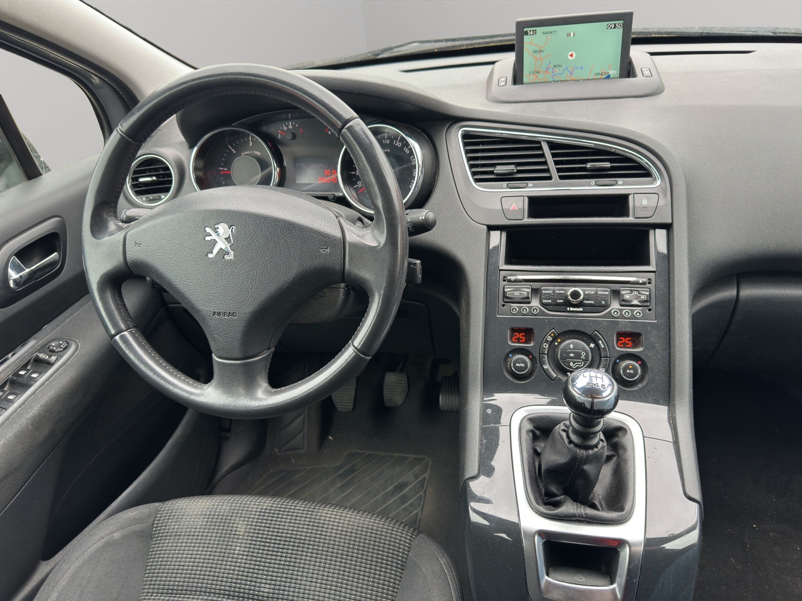 PEUGEOT 5008 2.0 HDI Business-image-9
