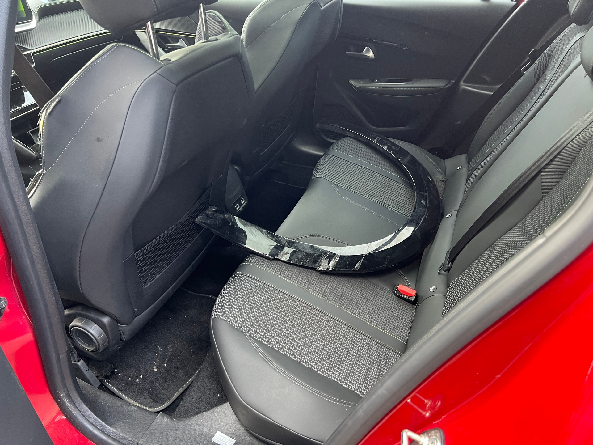 PEUGEOT 208 1.2 PureTech GT EAT8-image-20