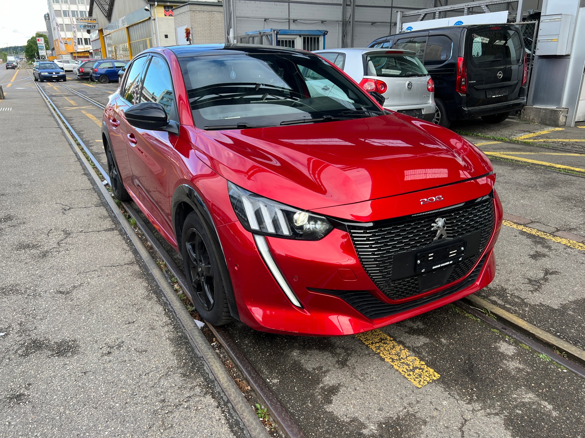 PEUGEOT 208 1.2 PureTech GT EAT8-showroom-element-1