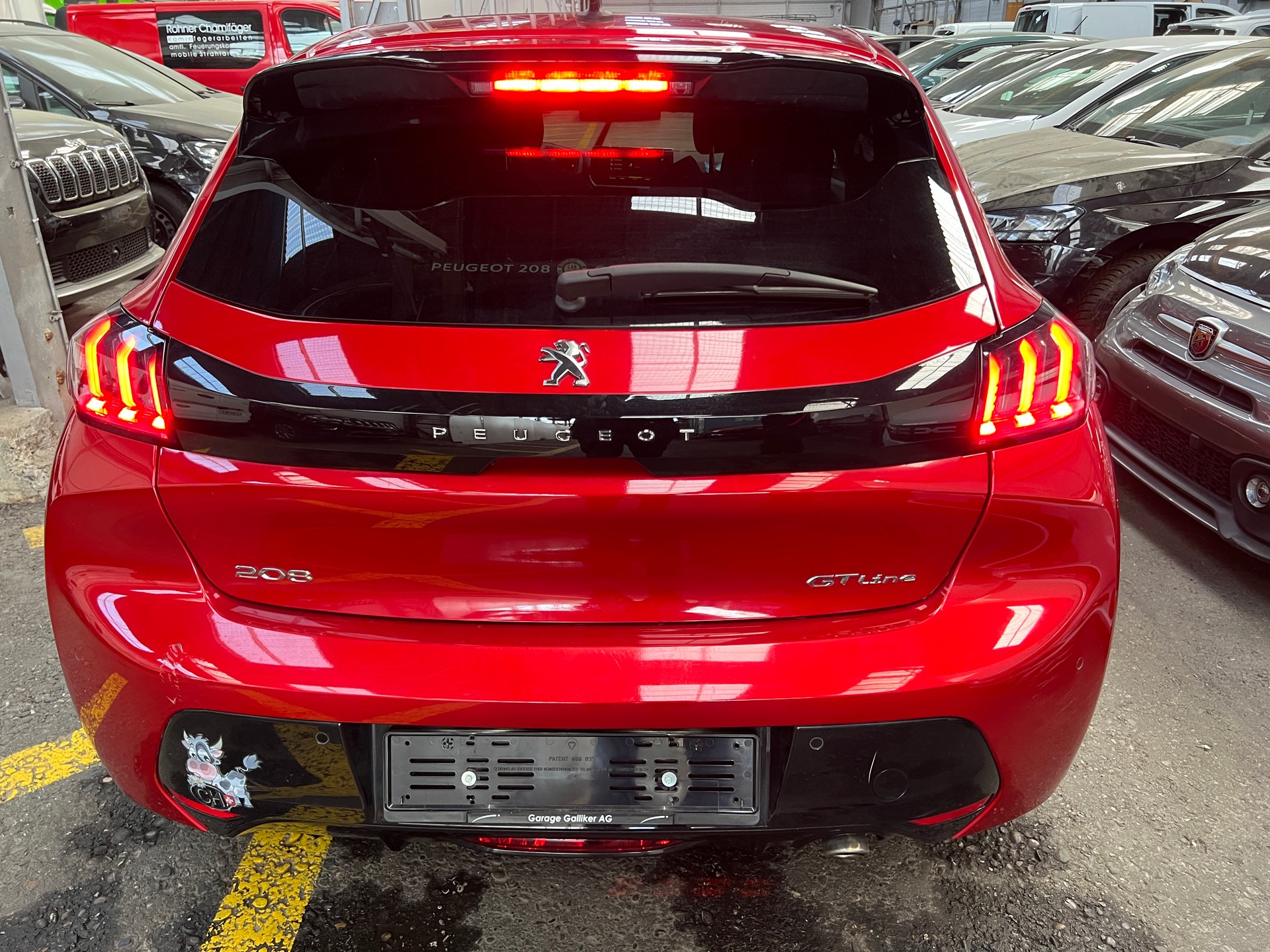 PEUGEOT 208 1.2 PureTech GT EAT8-image-9