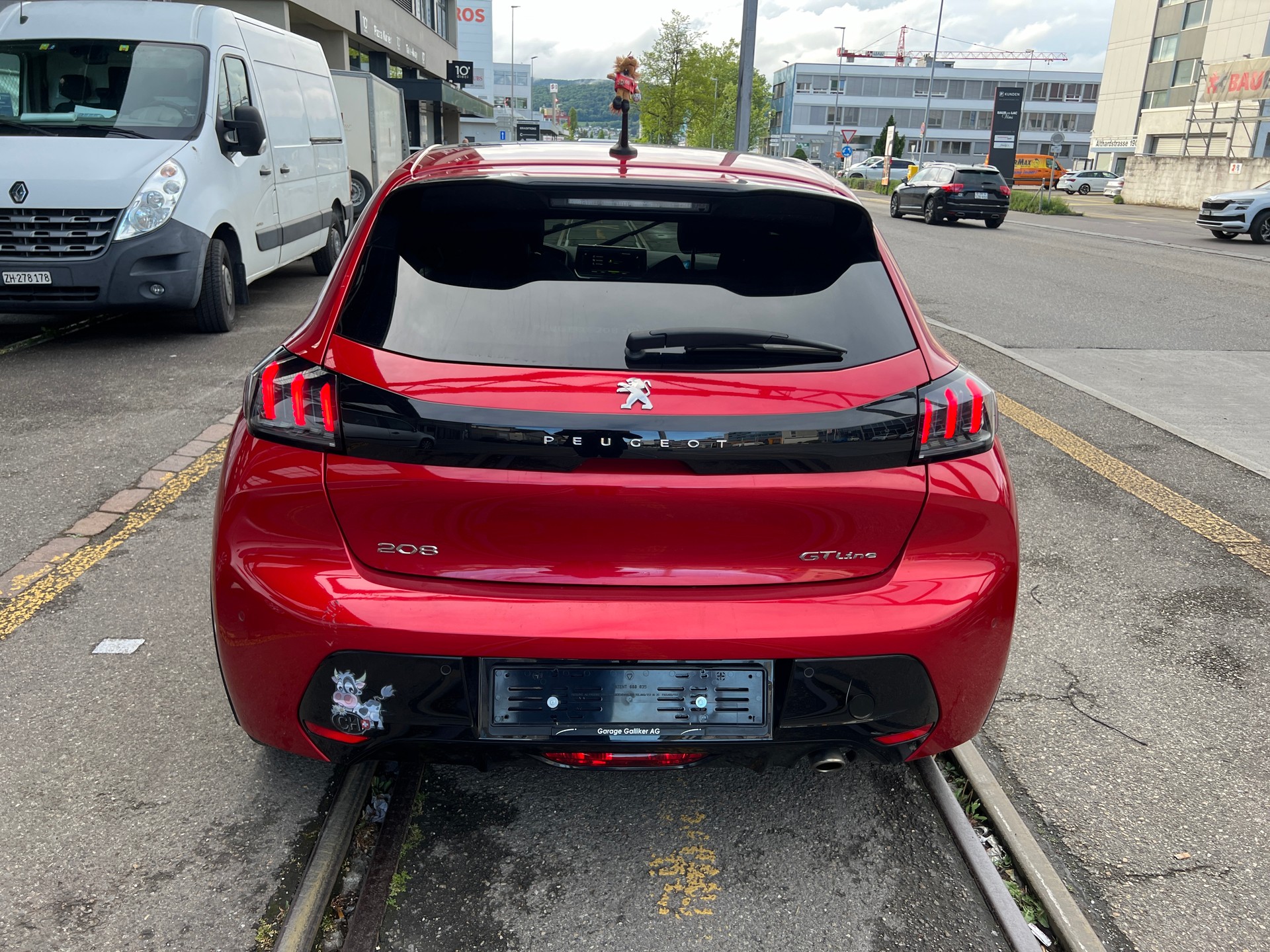PEUGEOT 208 1.2 PureTech GT EAT8-image-10