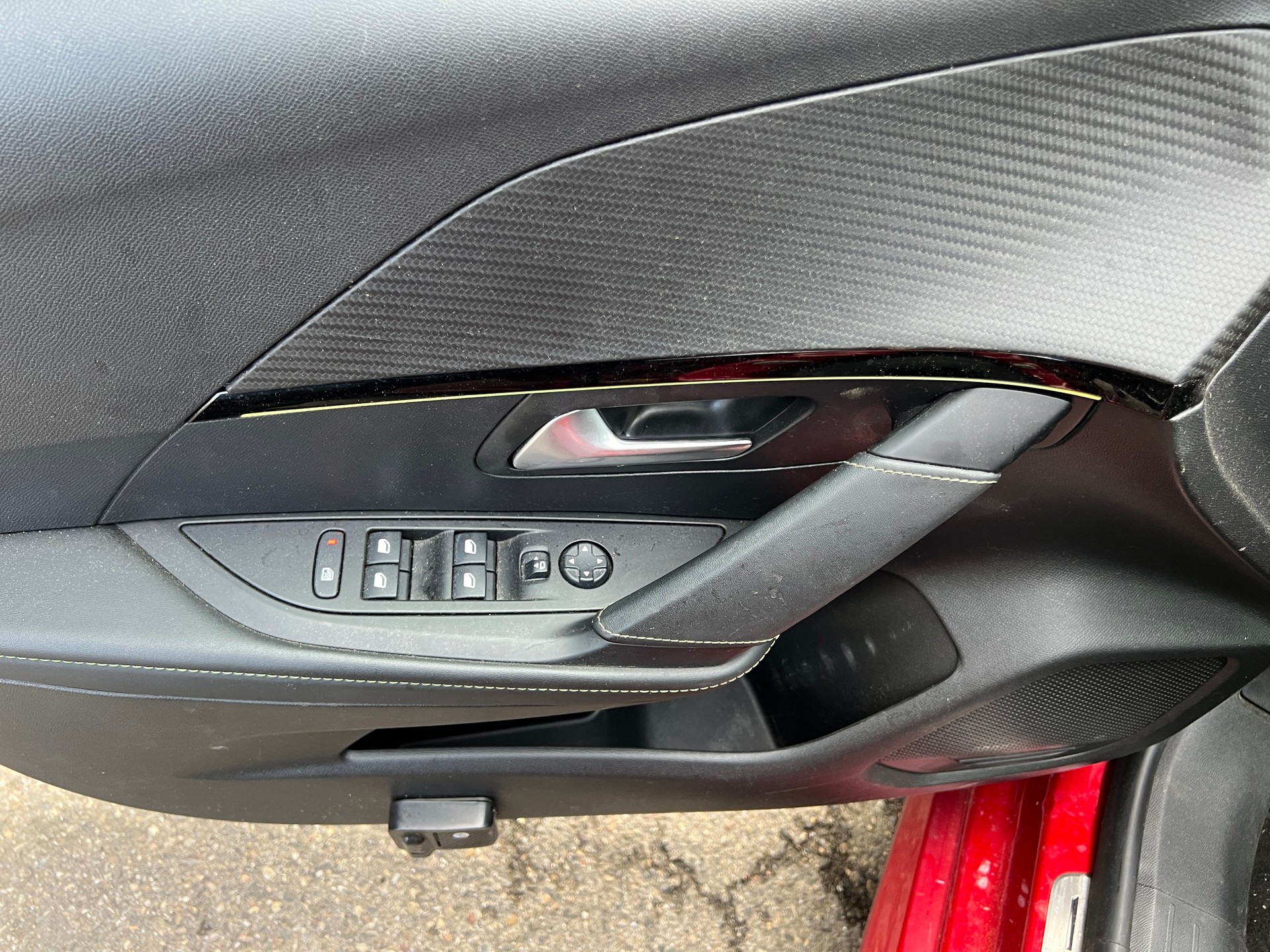 PEUGEOT 208 1.2 PureTech GT EAT8-image-19