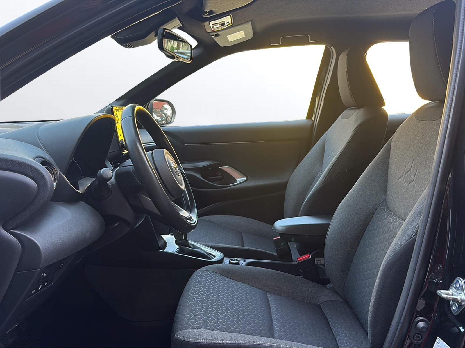 TOYOTA Yaris Cross 1.5 VVT-i HSD Trend AWD-i-image-3