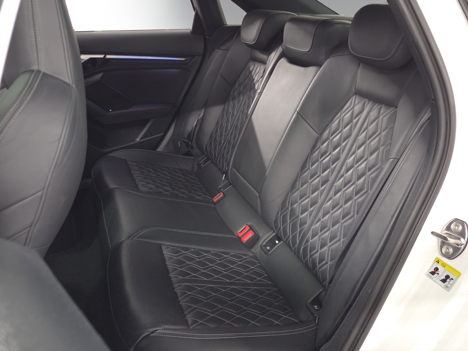 AUDI S3 Limousine 2.0 TFSI quattro S-tronic-image-9