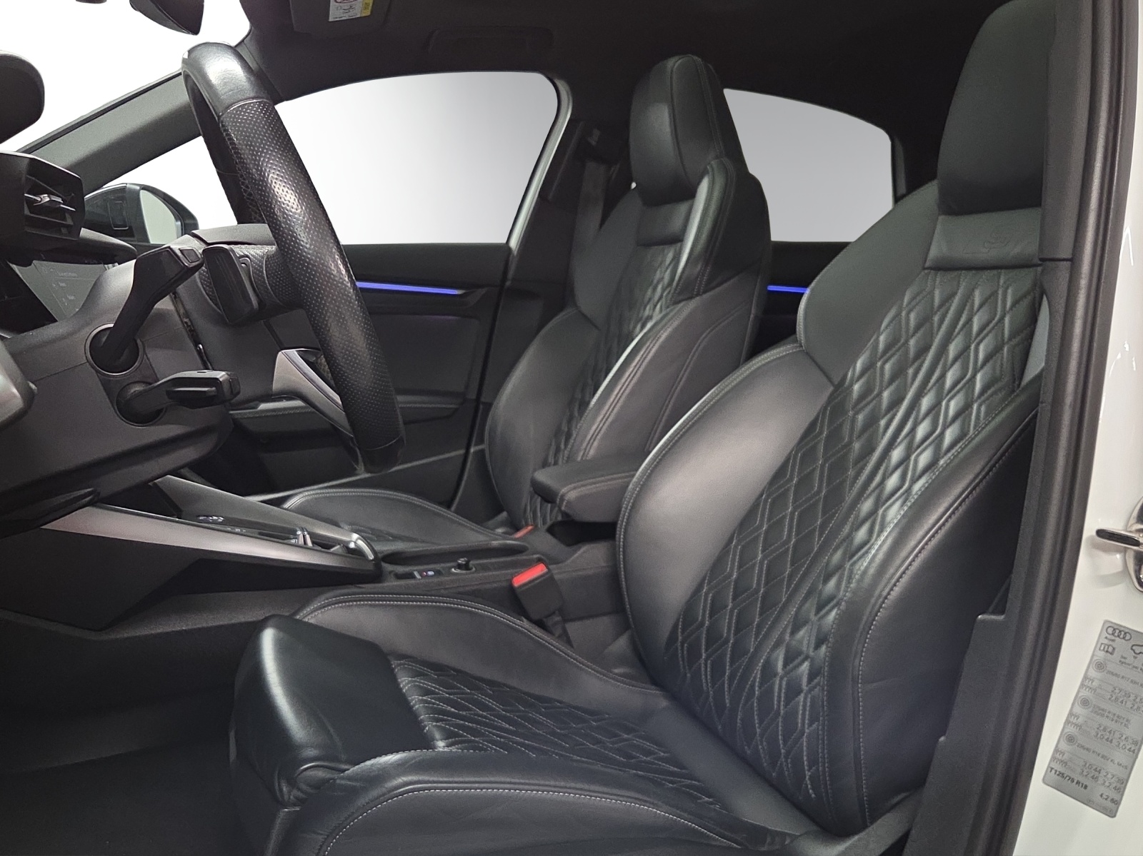 AUDI S3 Limousine 2.0 TFSI quattro S-tronic-image-7