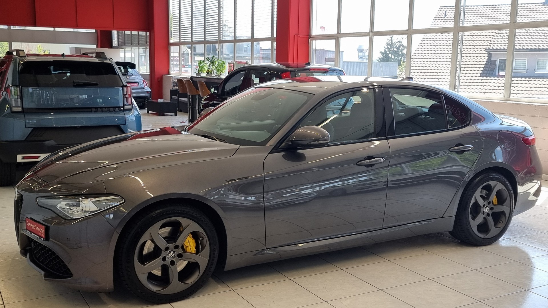 ALFA ROMEO Giulia 2.0 Veloce-showroom-element-1