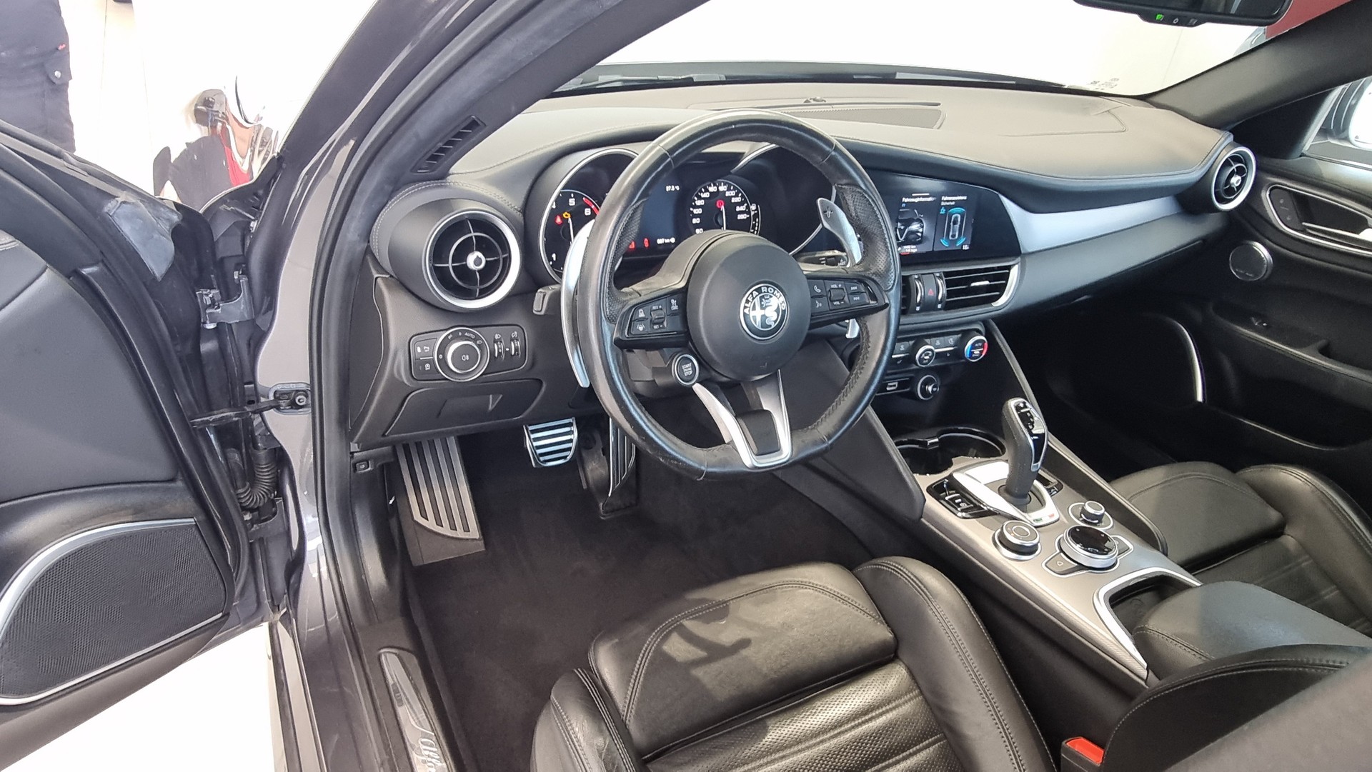ALFA ROMEO Giulia 2.0 Veloce-image-14