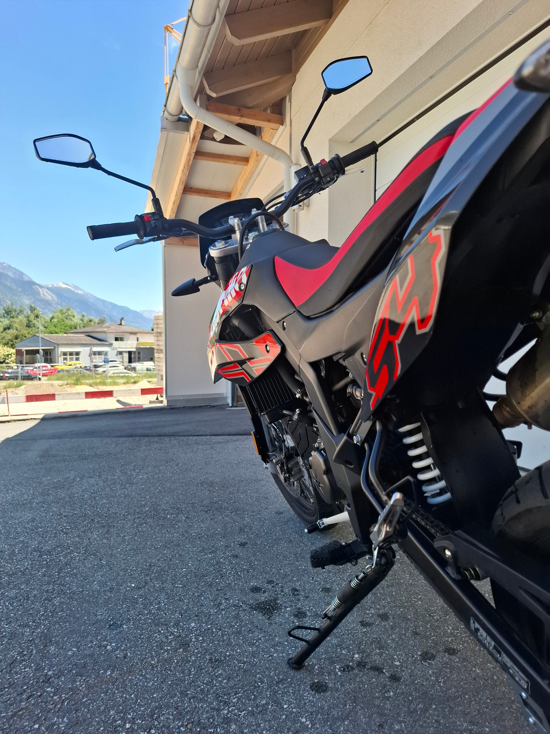 APRILIA SX 125-showroom-element-3