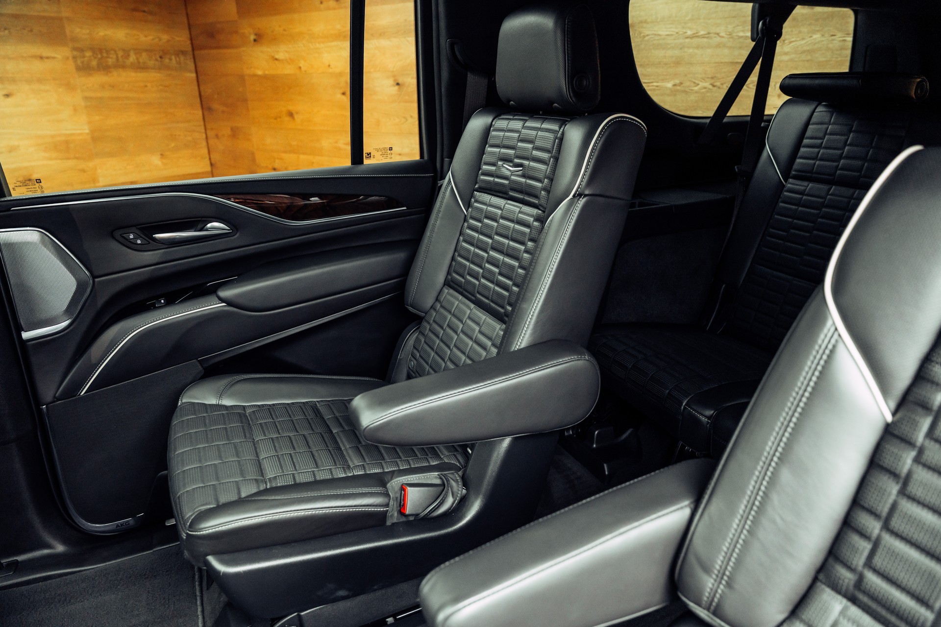 CADILLAC Escalade ESV-image-8